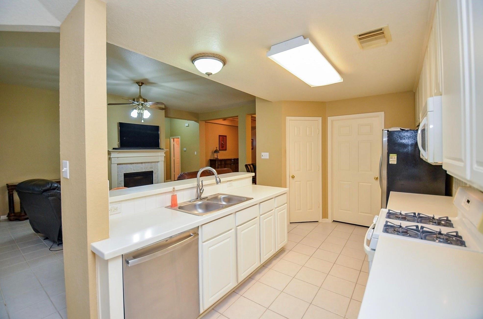 4606 Russett Lane Property Photo 6