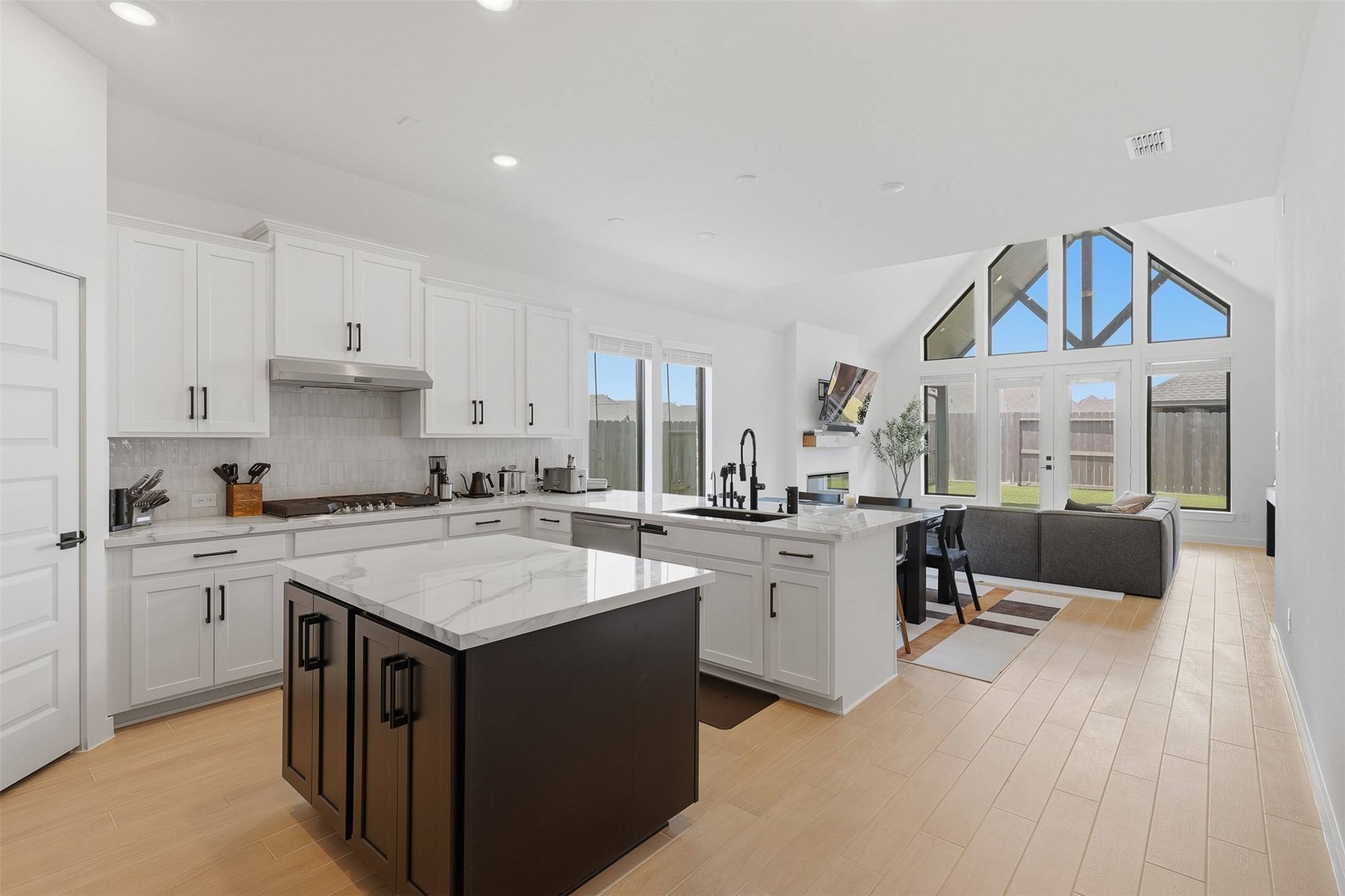 26506 Brilliant Beam Way Property Photo 3