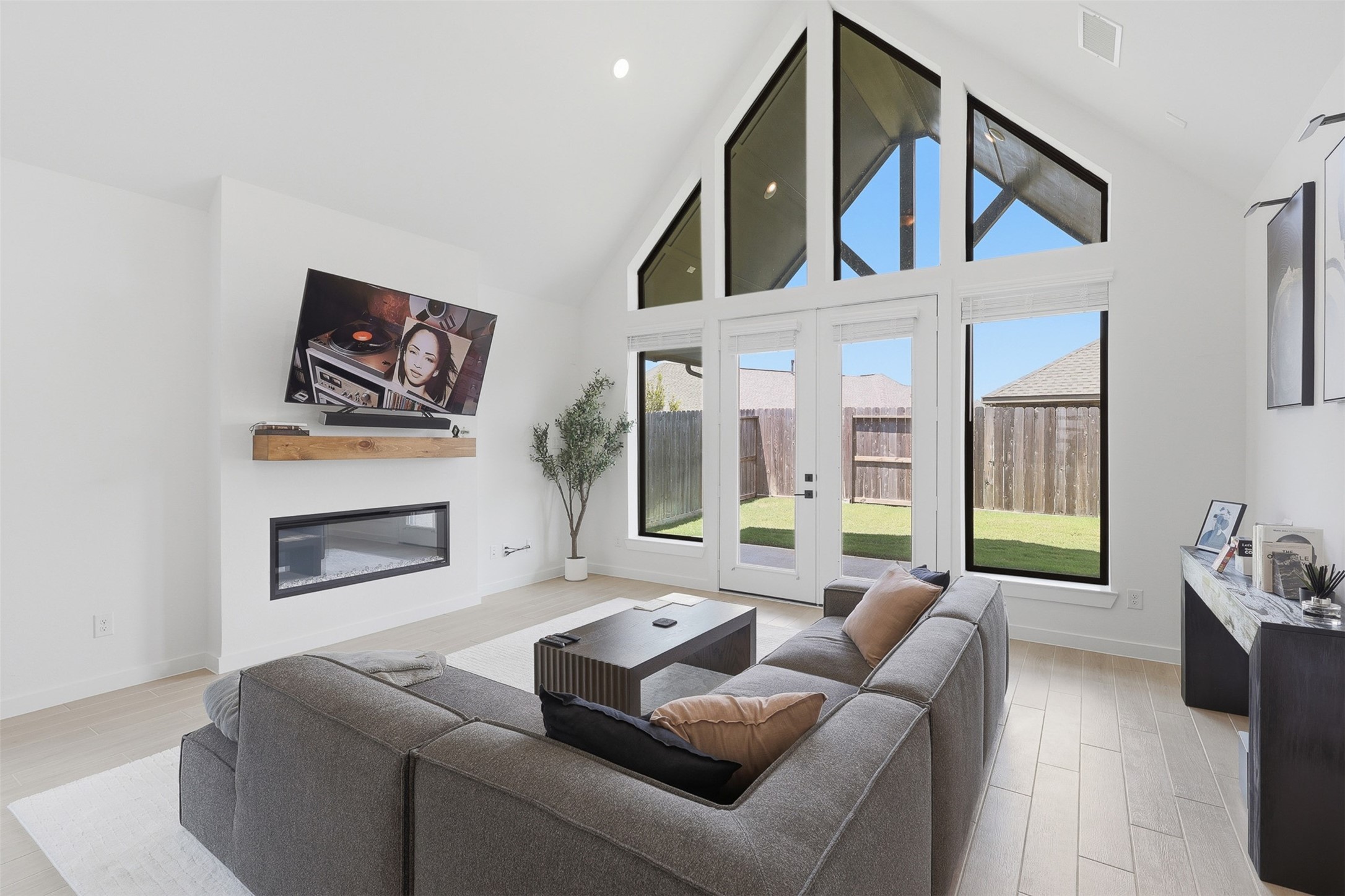 26506 Brilliant Beam Way Property Photo 7