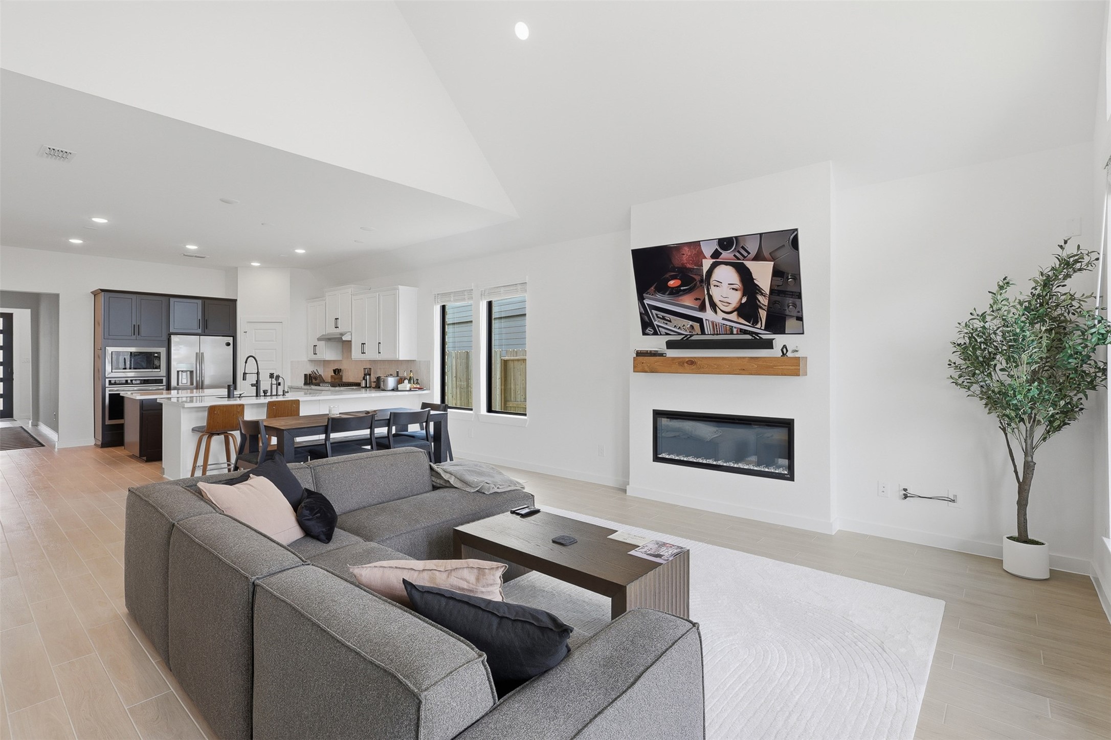 26506 Brilliant Beam Way Property Photo 8