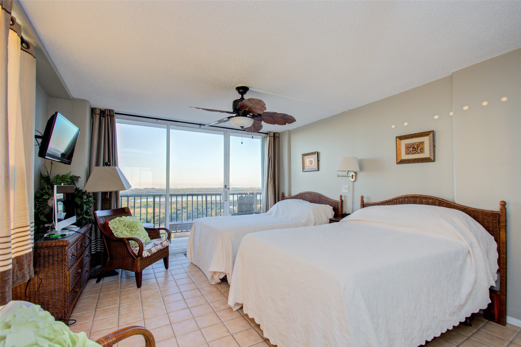 415 E Beach Drive 901 Property Photo 15