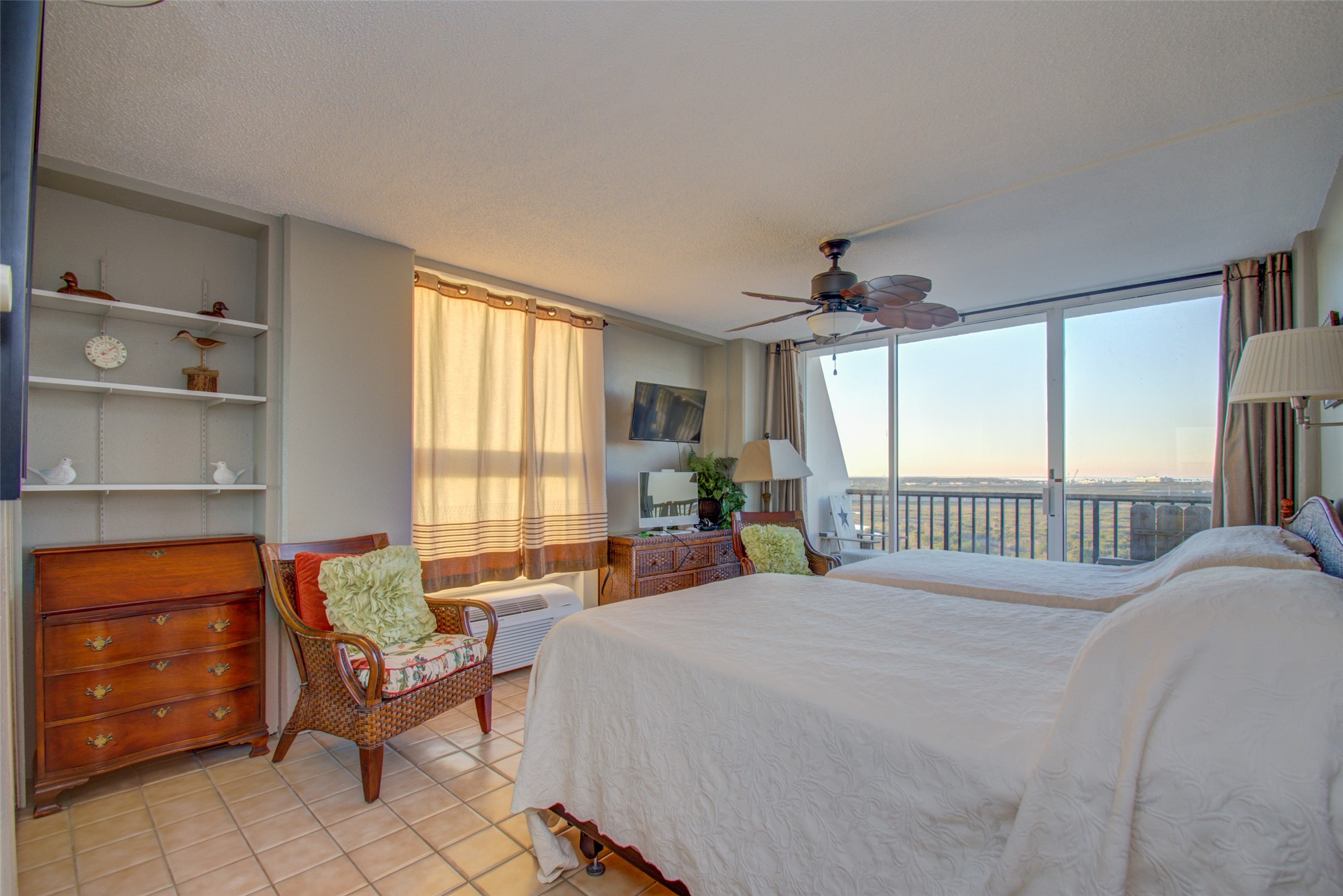 415 E Beach Drive 901 Property Photo 16