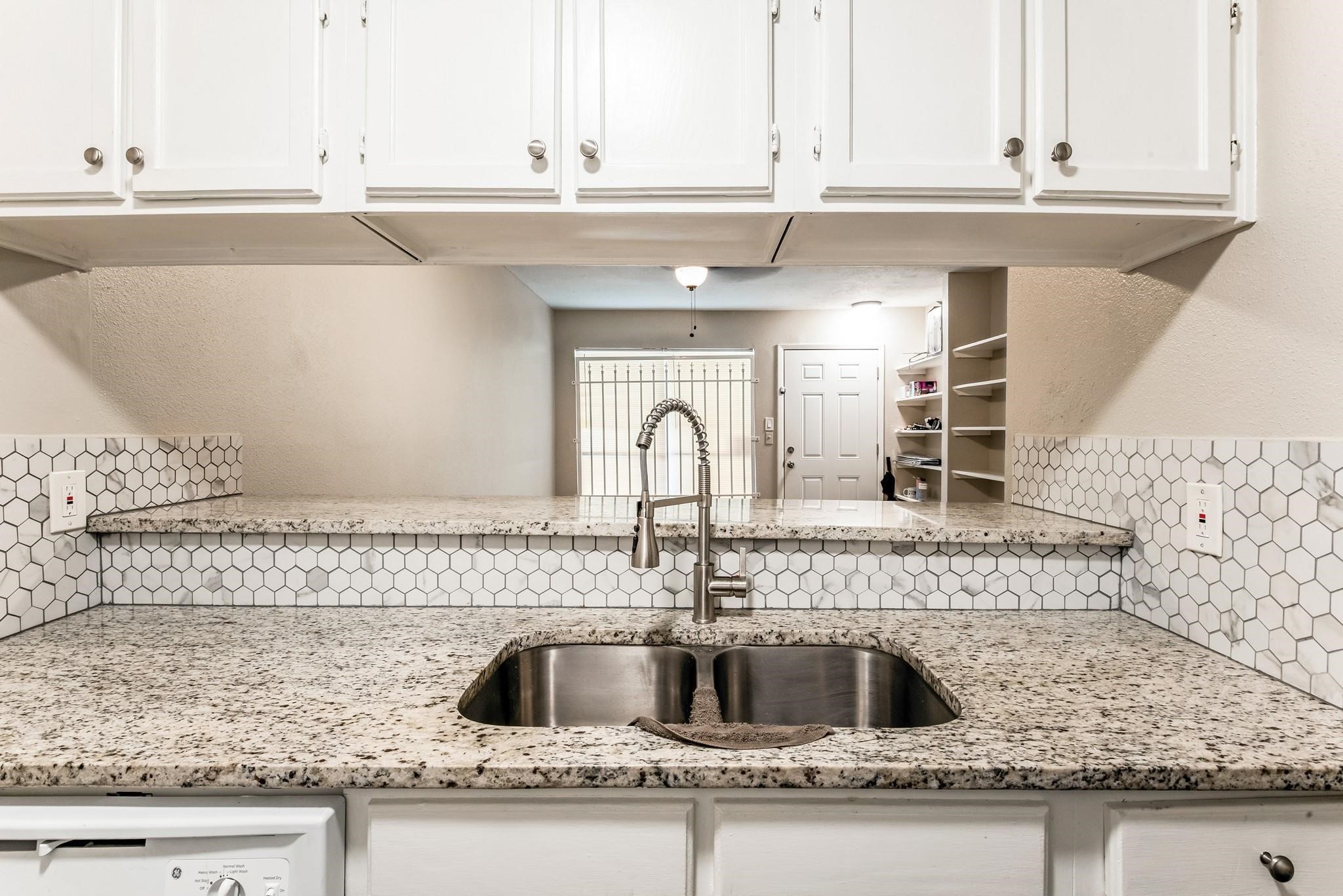 7313 Gulf Freeway 403 Property Photo 6