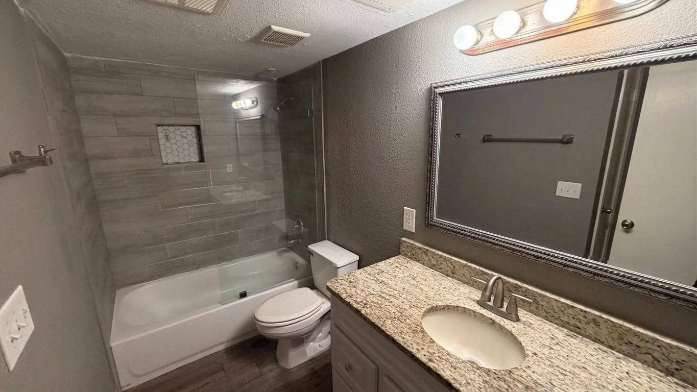 7313 Gulf Freeway 403 Property Photo 11