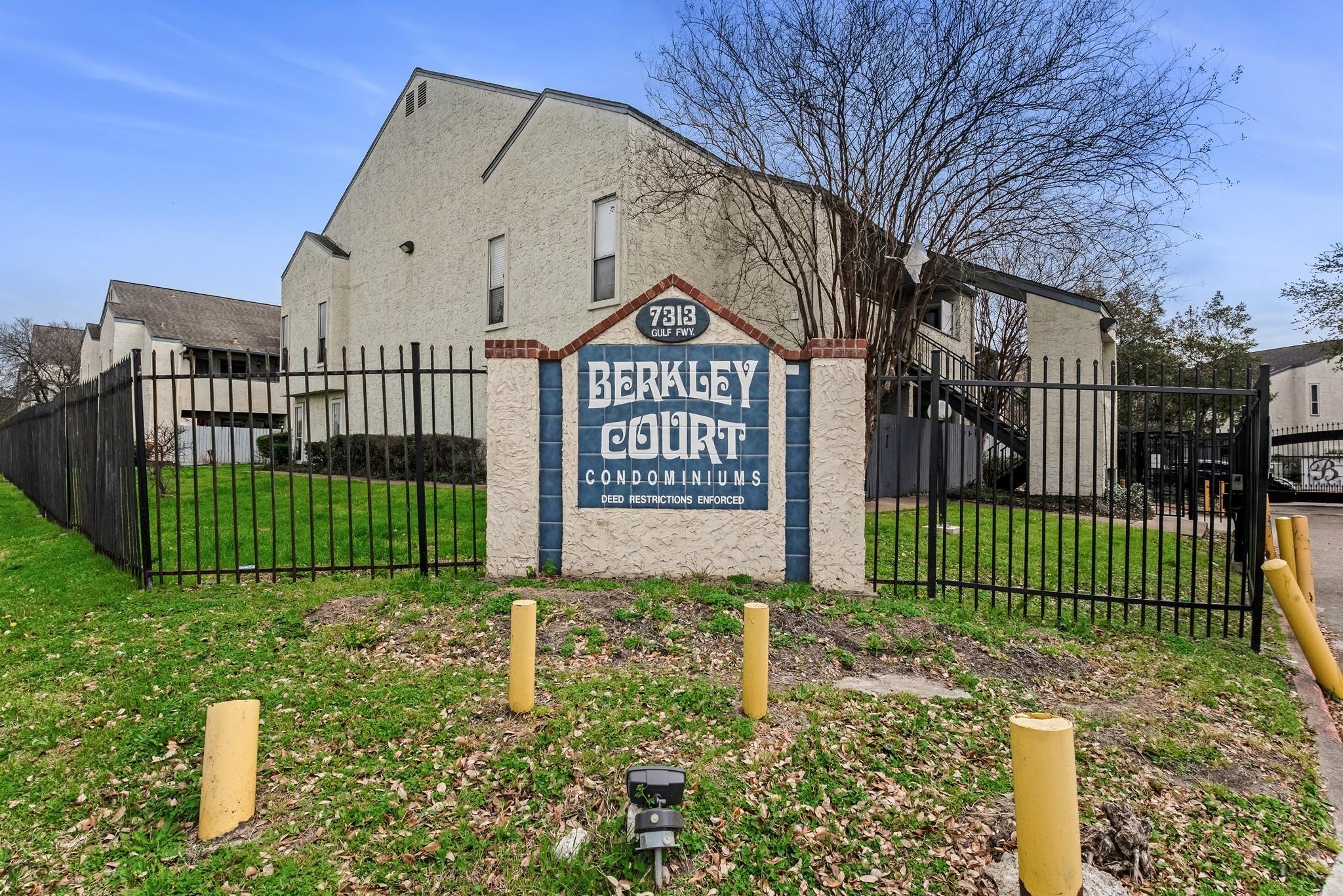 7313 Gulf Freeway 403 Property Photo 14