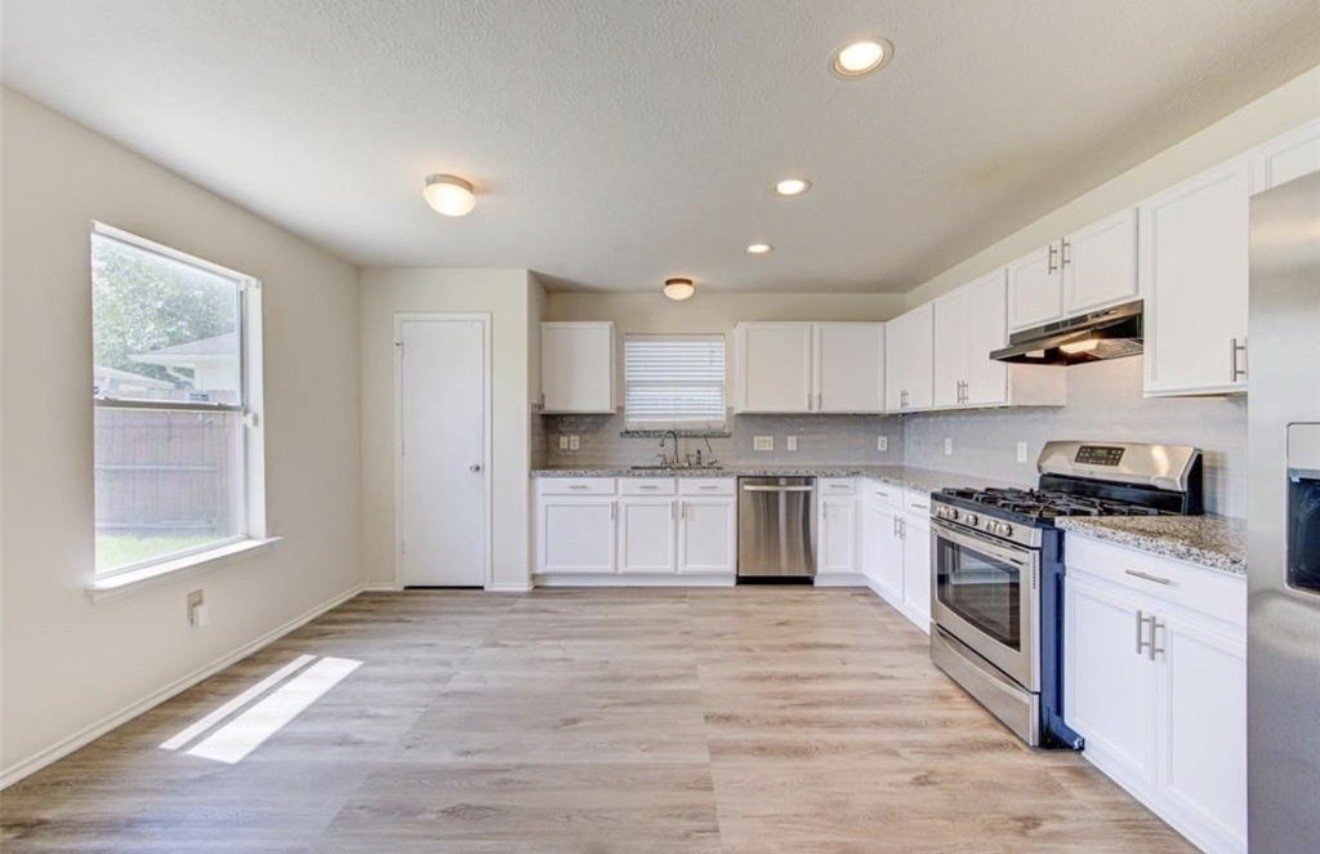 15002 Sunset Bay Court Property Photo 9