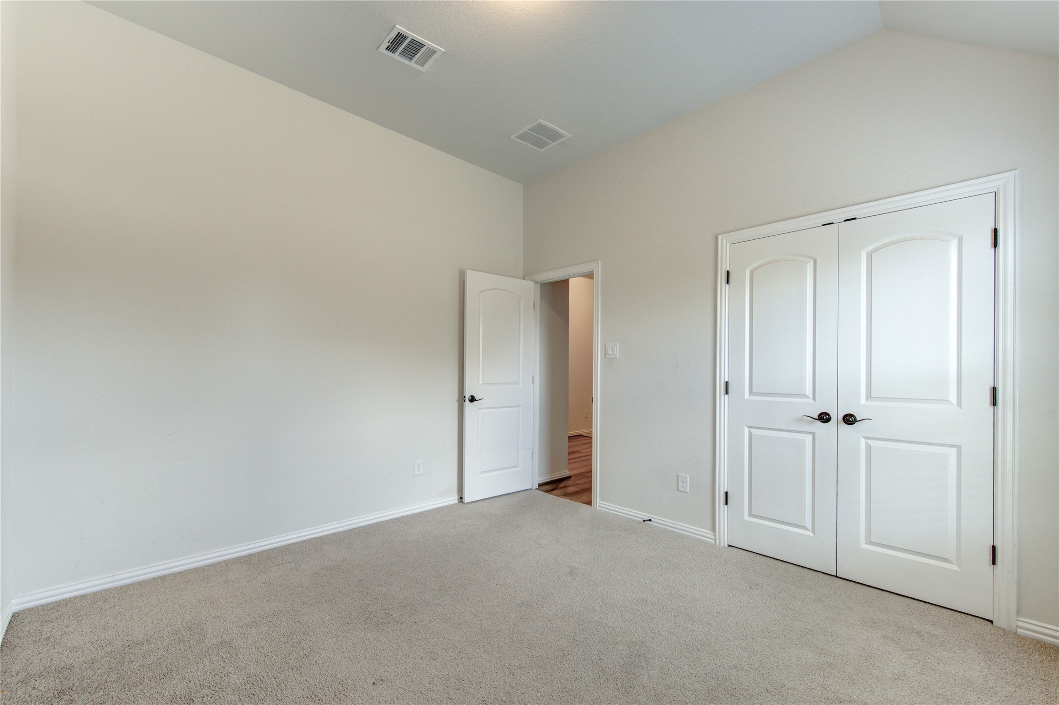 101 Sunray Creek Drive Property Photo 11