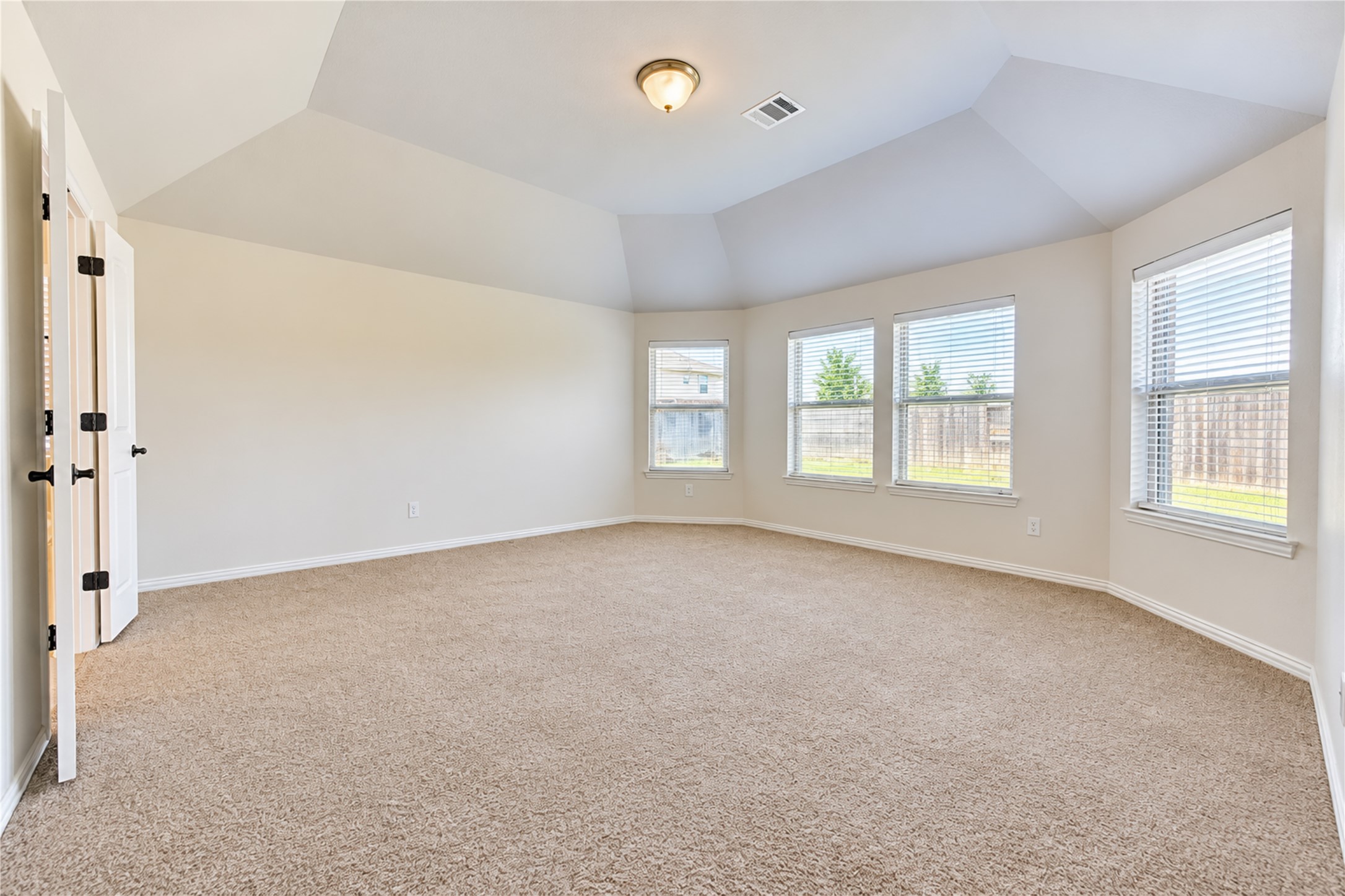 101 Sunray Creek Drive Property Photo 12