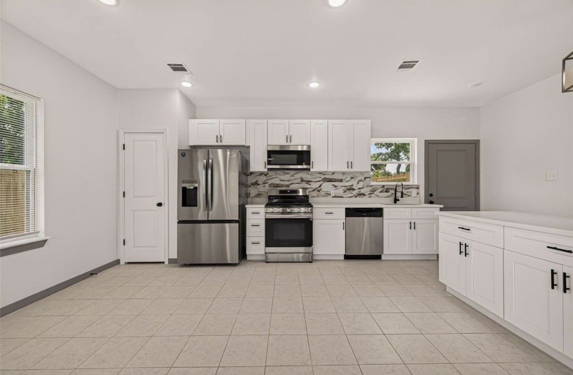 8306 Tidwell Road Property Photo 3