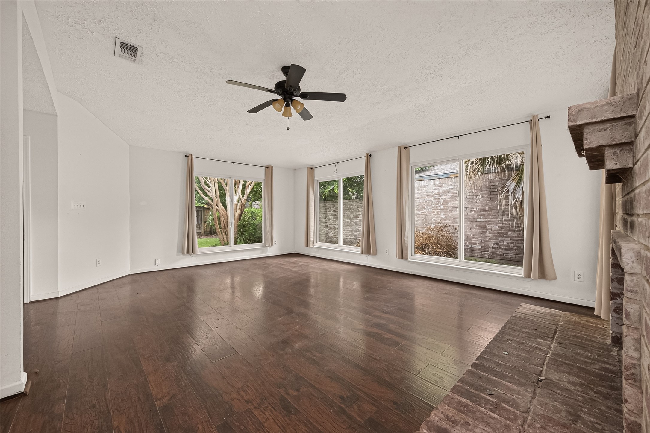 10318 Buffalo Bend Drive Property Photo 2