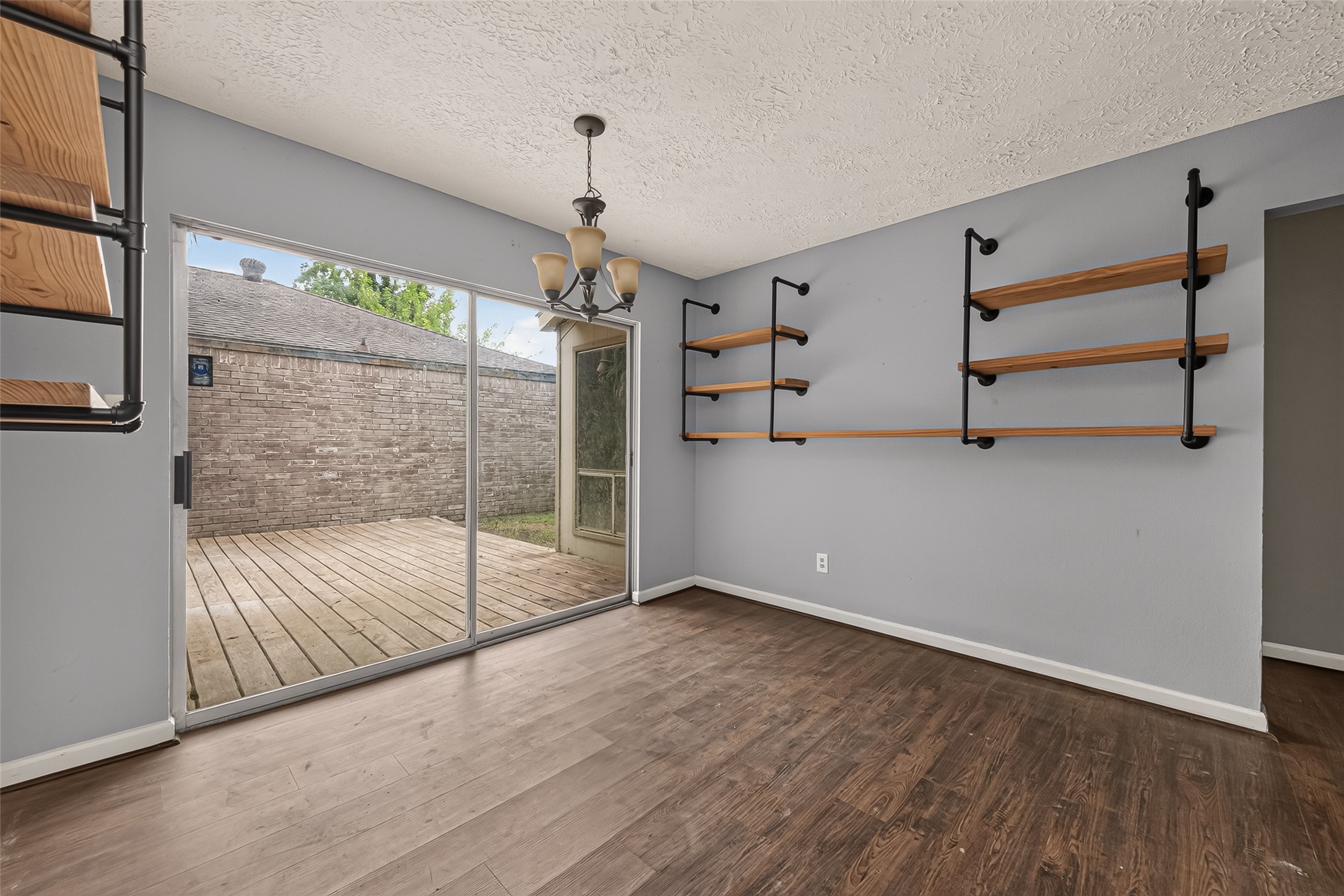 10318 Buffalo Bend Drive Property Photo 4