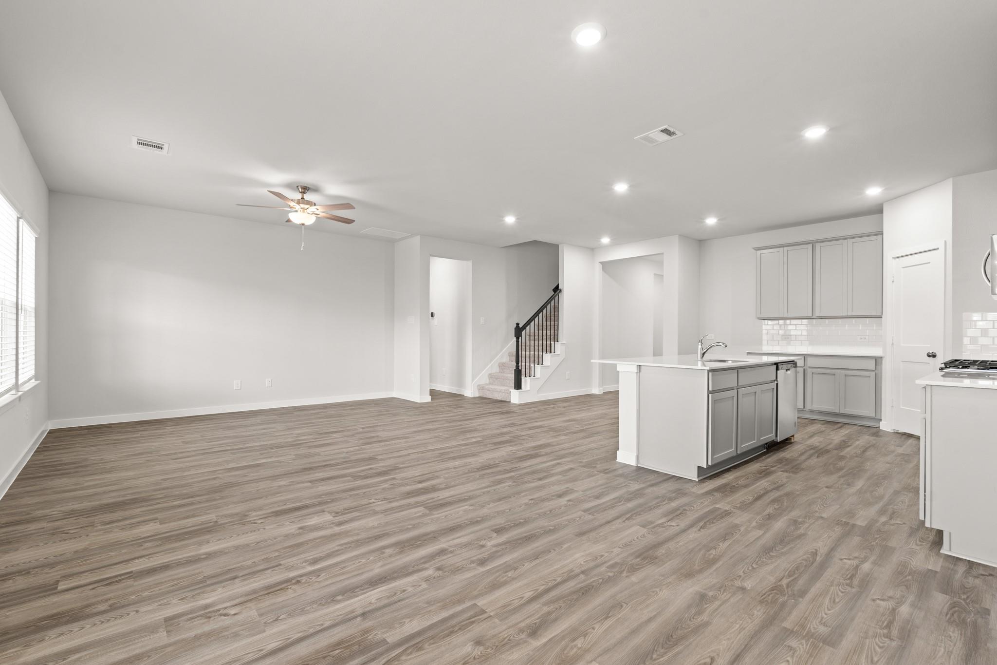 130 Water Grass Trail, Clute Tx 77531 Property Photo 10
