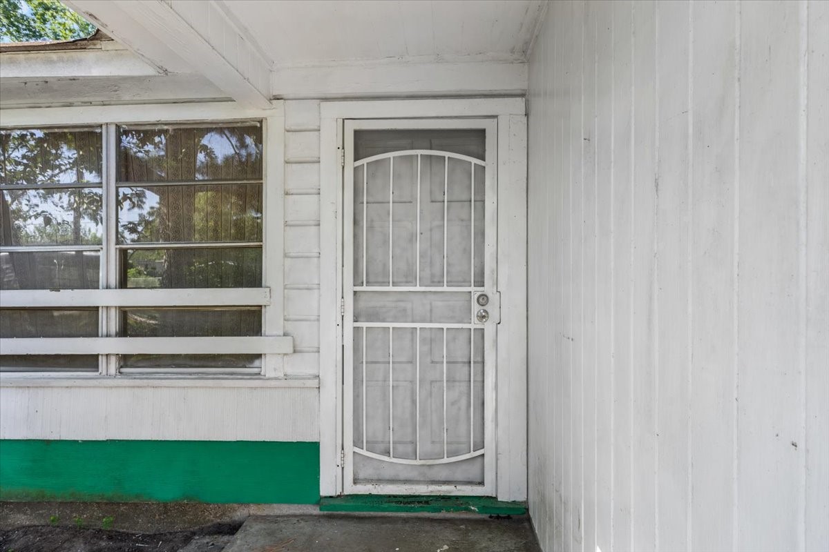 8002 Woodlyn Road Property Photo 2