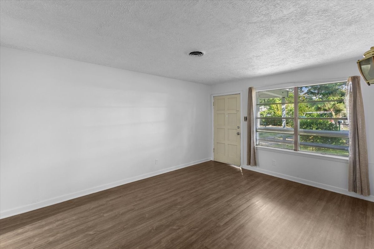 8002 Woodlyn Road Property Photo 3