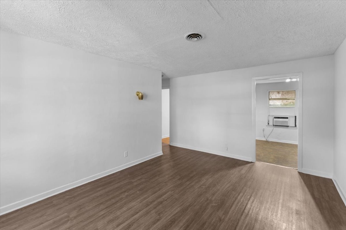 8002 Woodlyn Road Property Photo 4