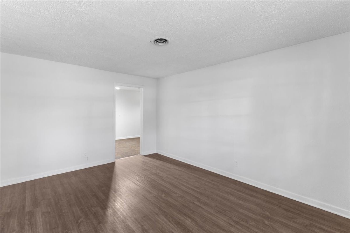 8002 Woodlyn Road Property Photo 5