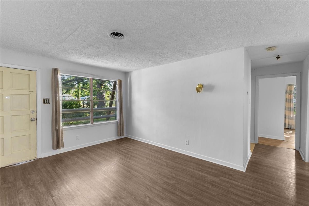 8002 Woodlyn Road Property Photo 8