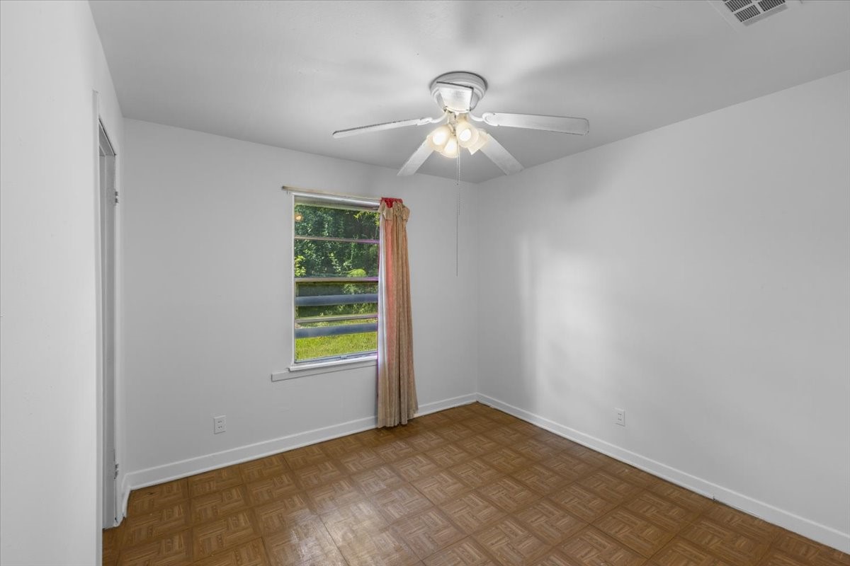 8002 Woodlyn Road Property Photo 10