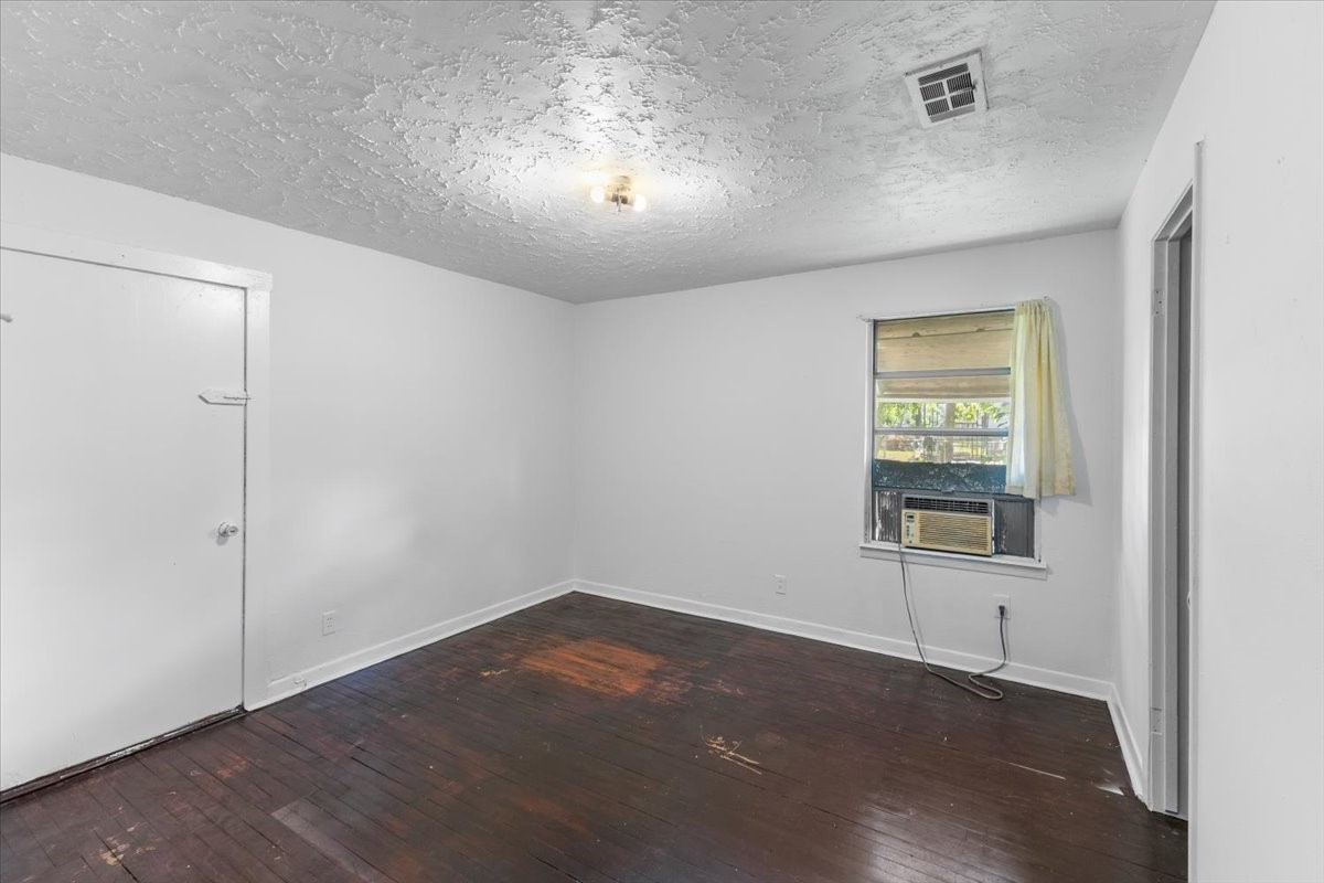 8002 Woodlyn Road Property Photo 14