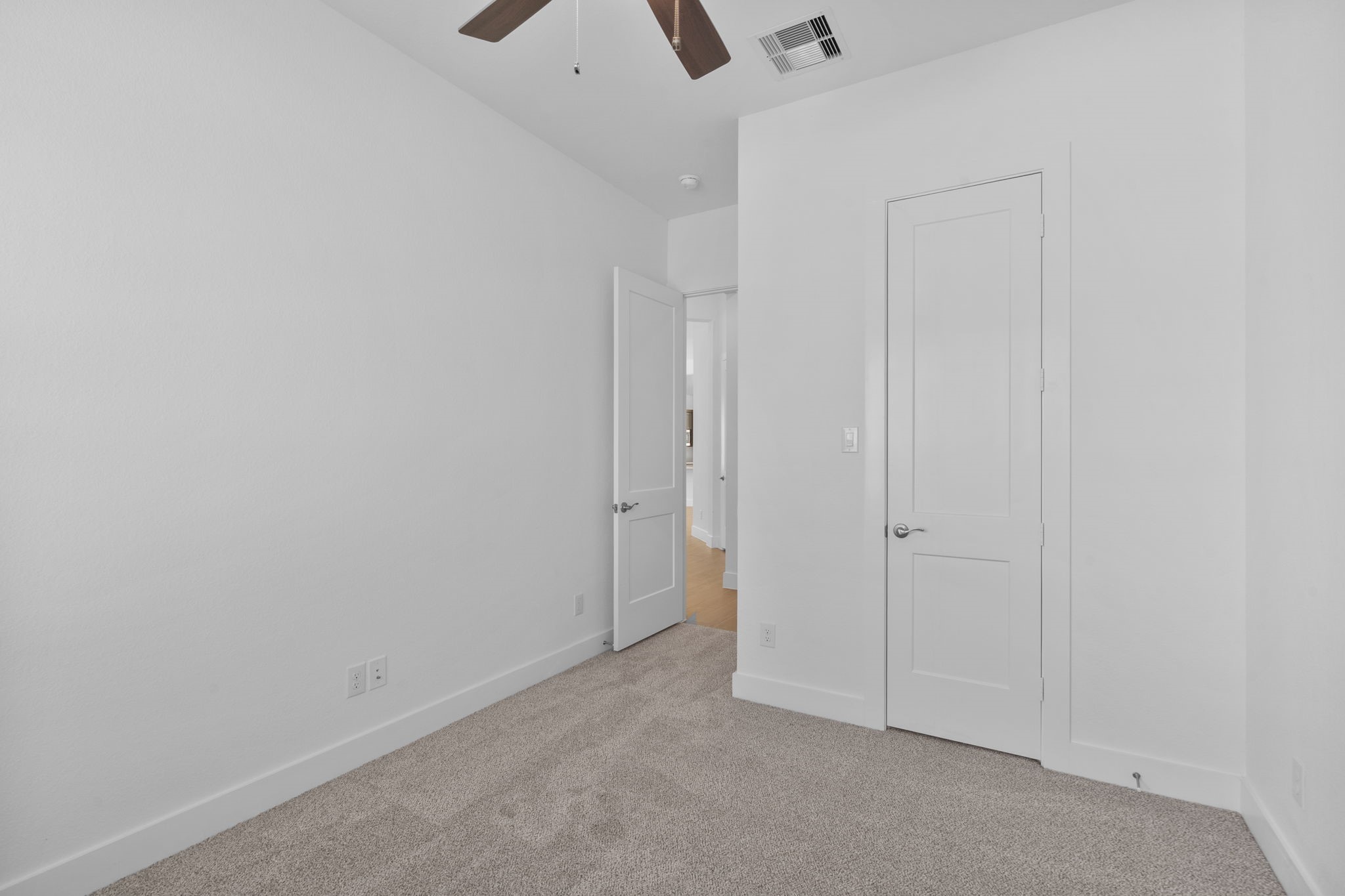 10930 Middle Ridge Drive Property Photo 8