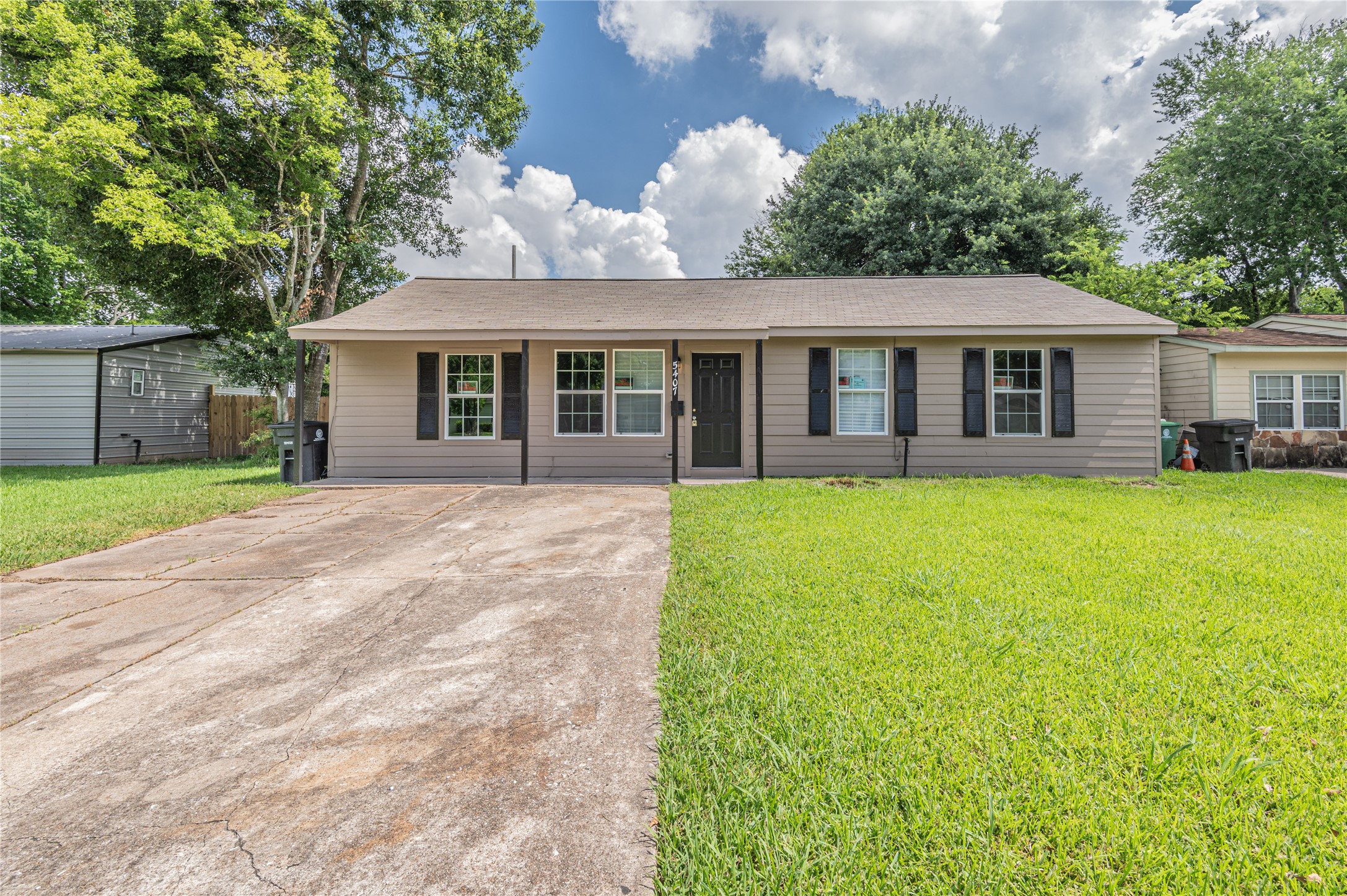 5407 Thrush Drive Property Photo 1