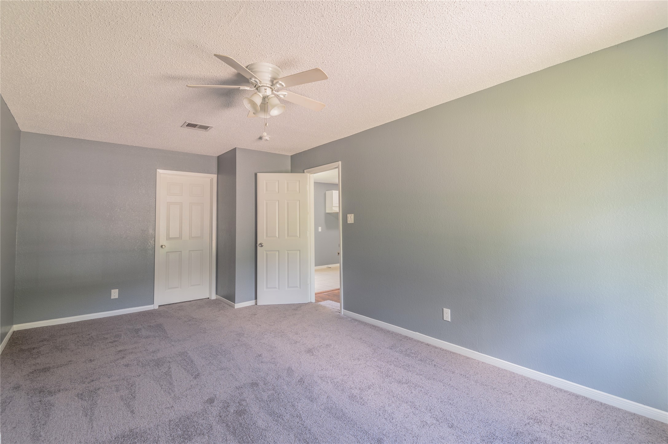 5407 Thrush Drive Property Photo 5