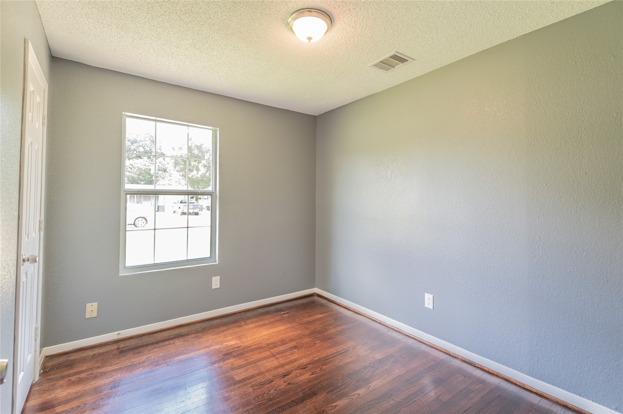 5407 Thrush Drive Property Photo 9