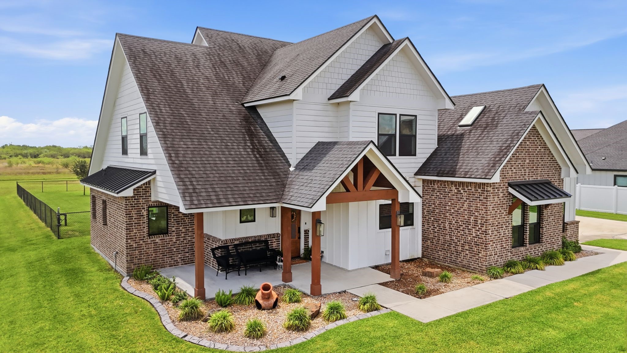 523 Dayspring Property Photo 1