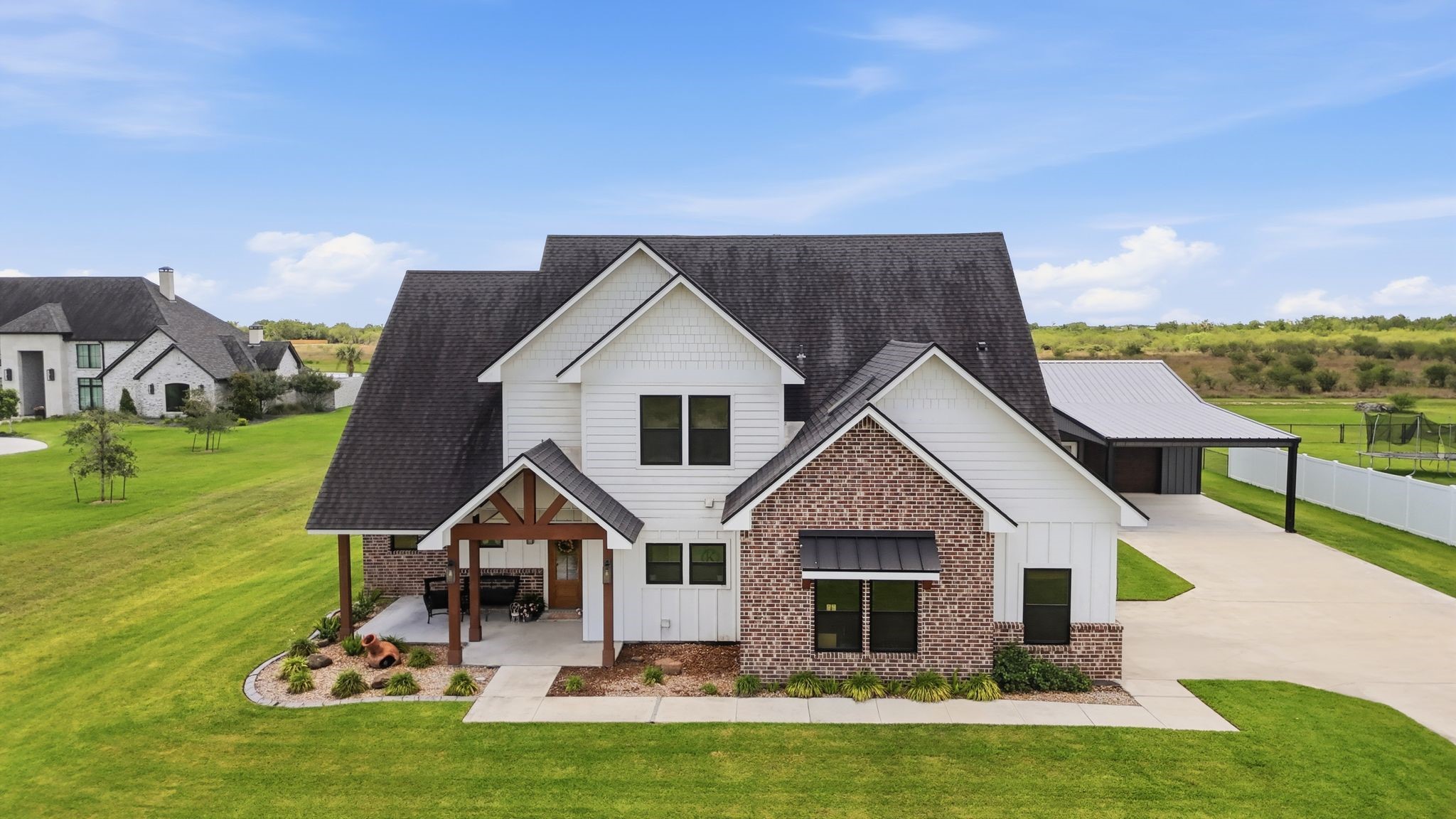 523 Dayspring Property Photo 2