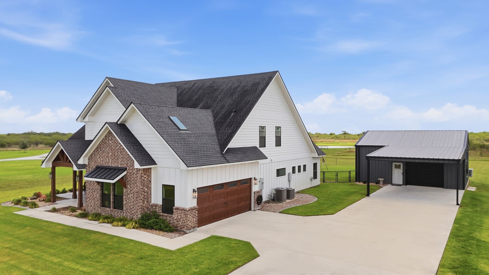 523 Dayspring Property Photo 3