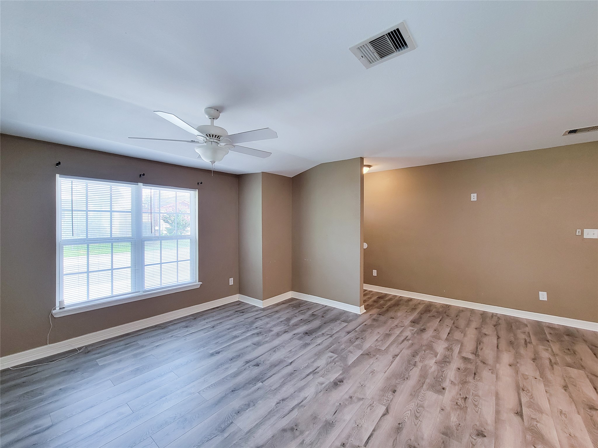 3401 Delhi A Property Photo 4