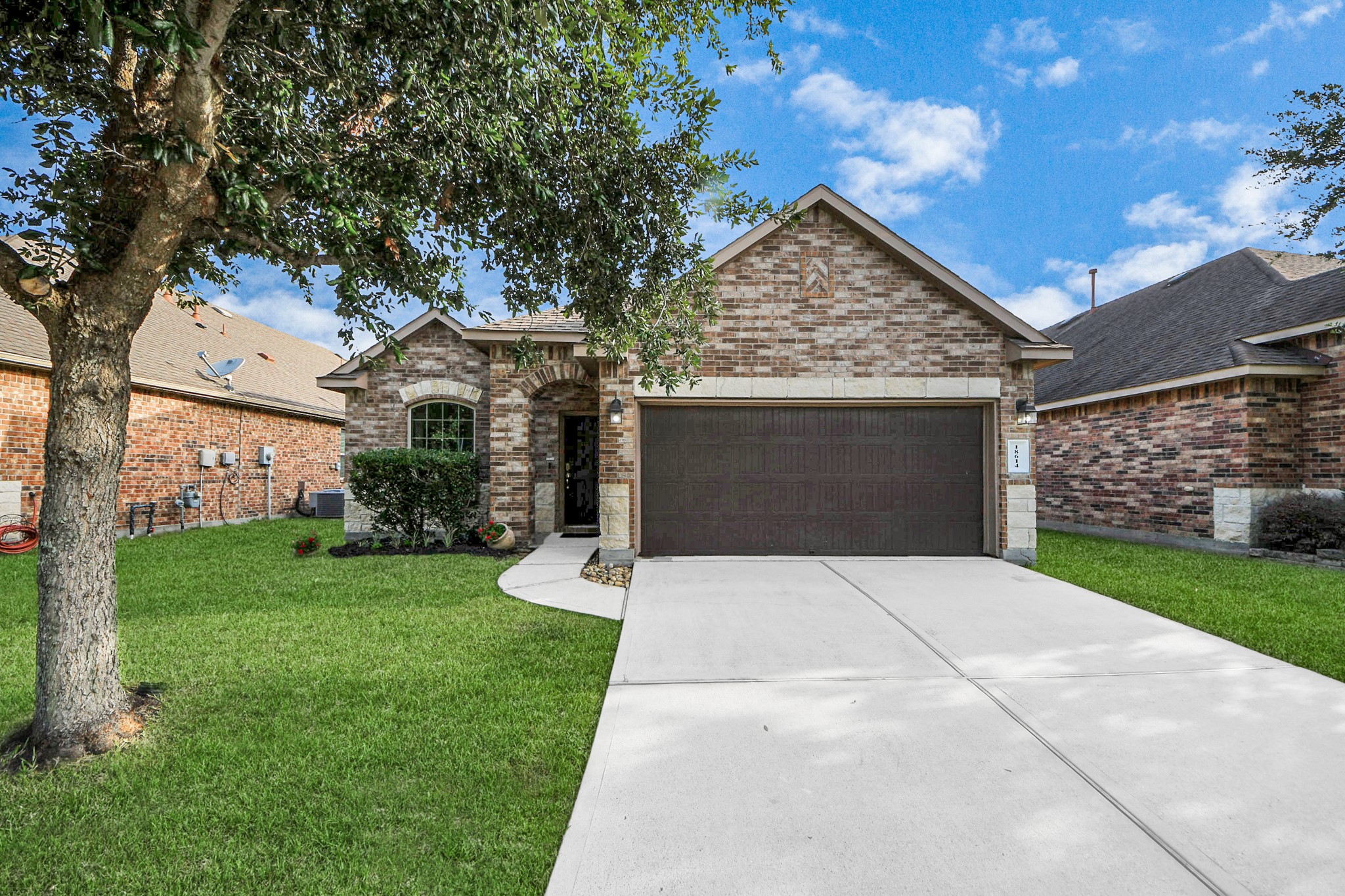 18614 Magnolia Dell Drive Property Photo 1