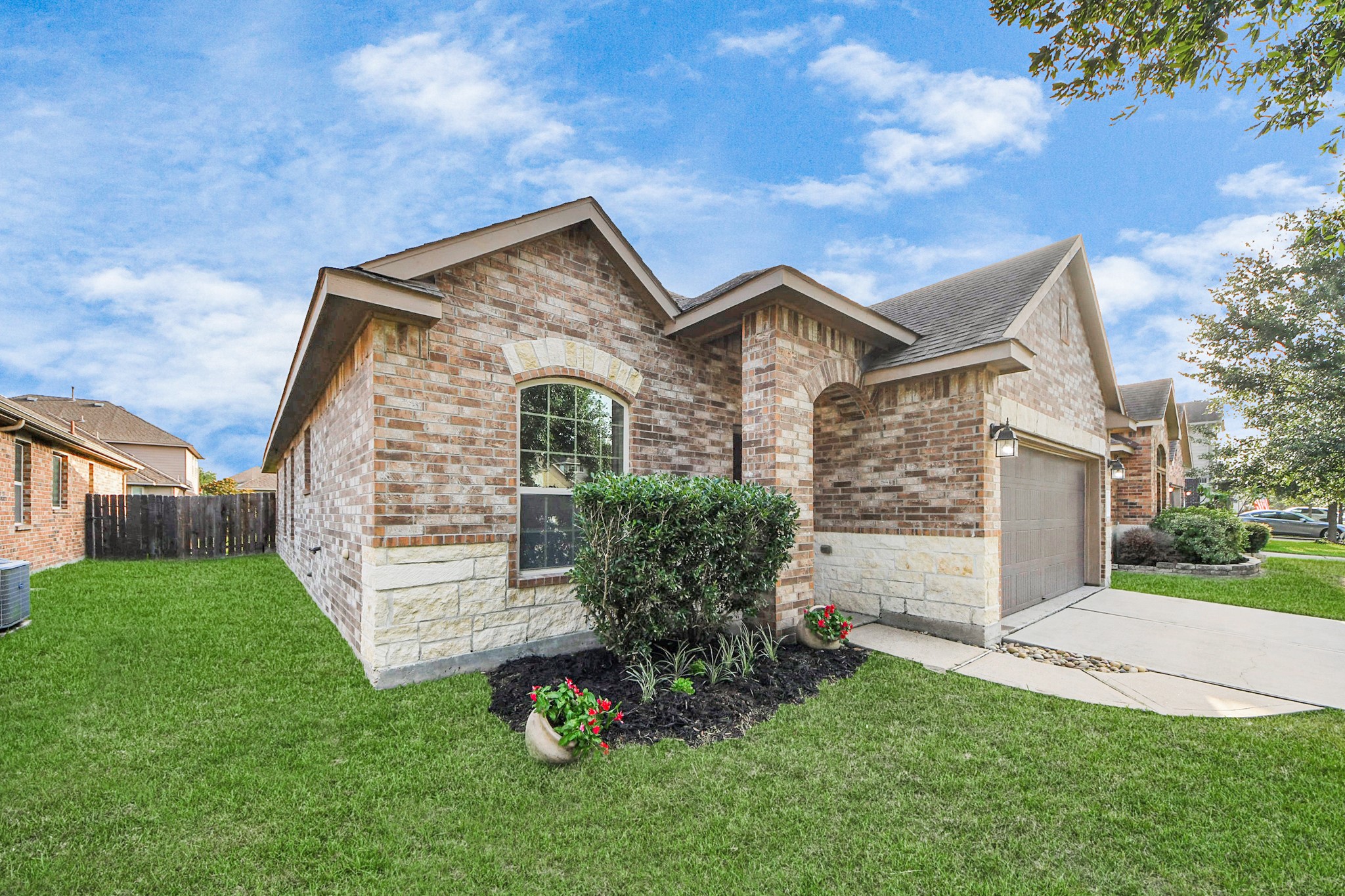 18614 Magnolia Dell Drive Property Photo 2