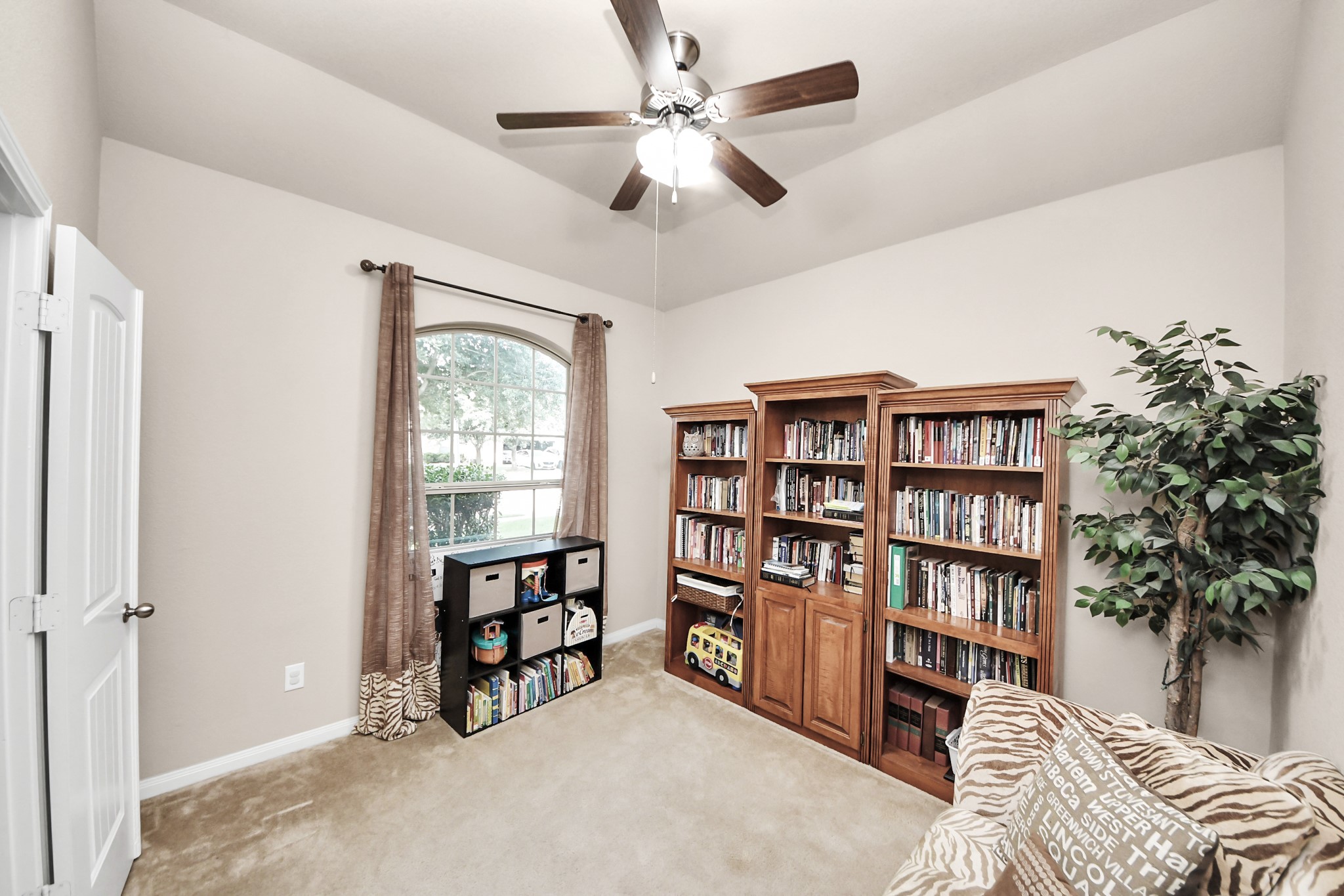 18614 Magnolia Dell Drive Property Photo 4