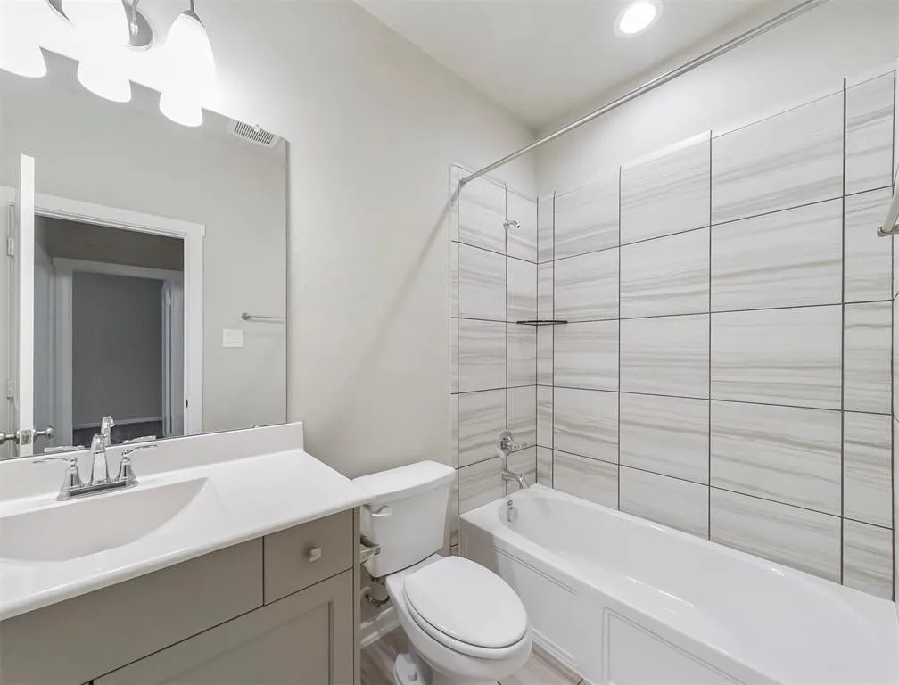 4720 Bluestem Prairie Drive Property Photo 8