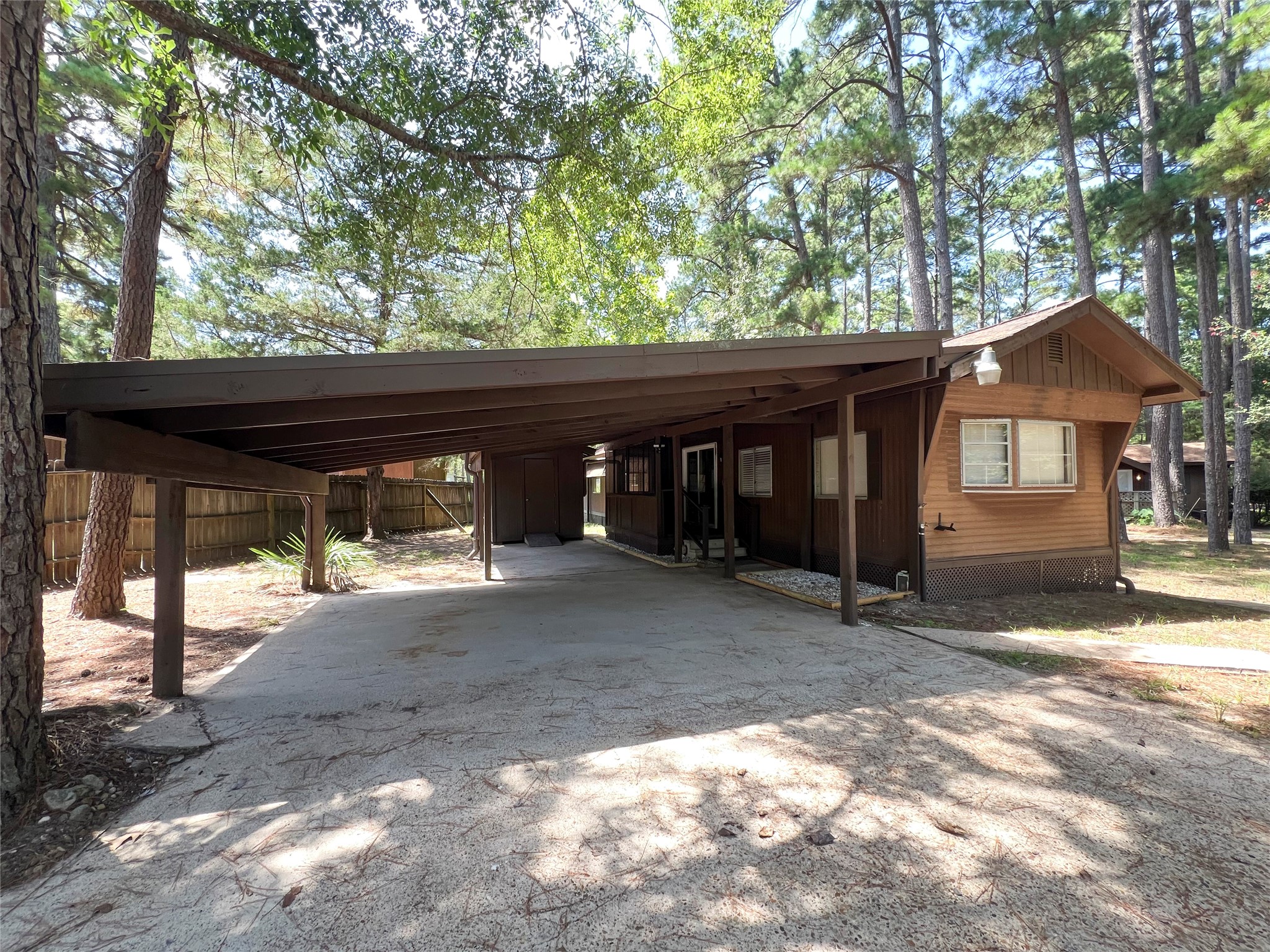 39 E Whippoorwill Lane Property Photo 1