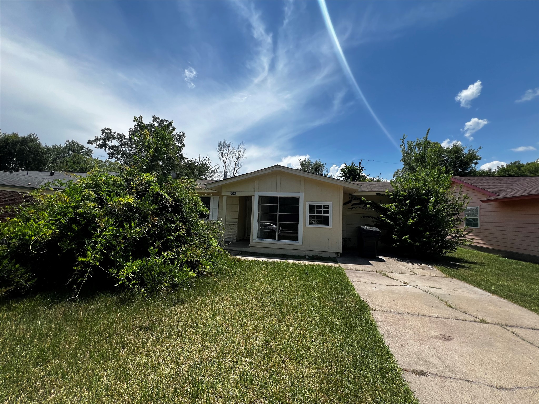 9306 St Lo Road Property Photo 1