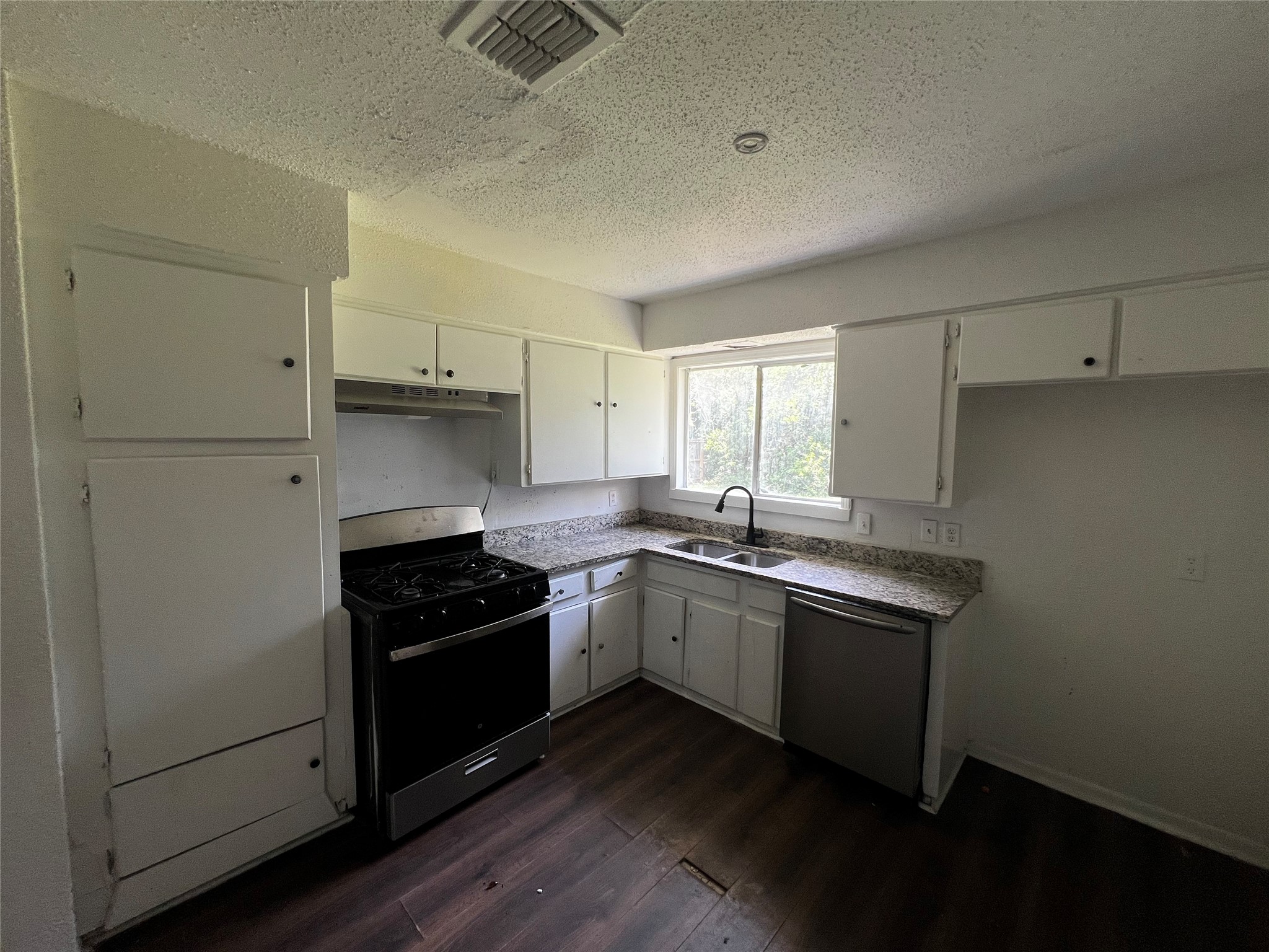 9306 St Lo Road Property Photo 2