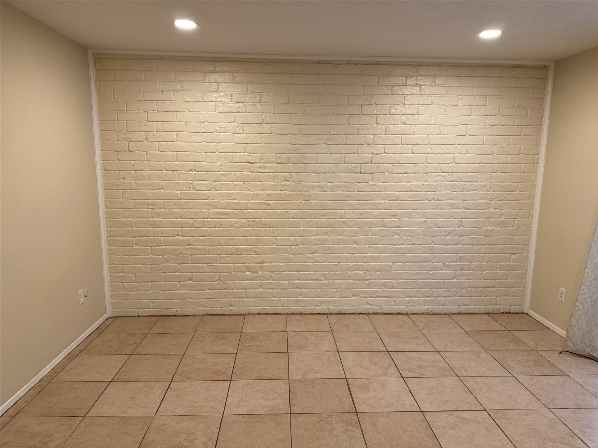 12147 Sharpview Drive Property Photo 9