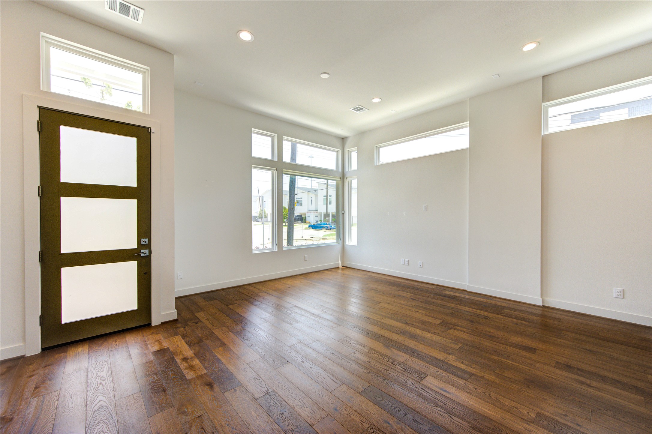 2418 Gray Street Property Photo 5