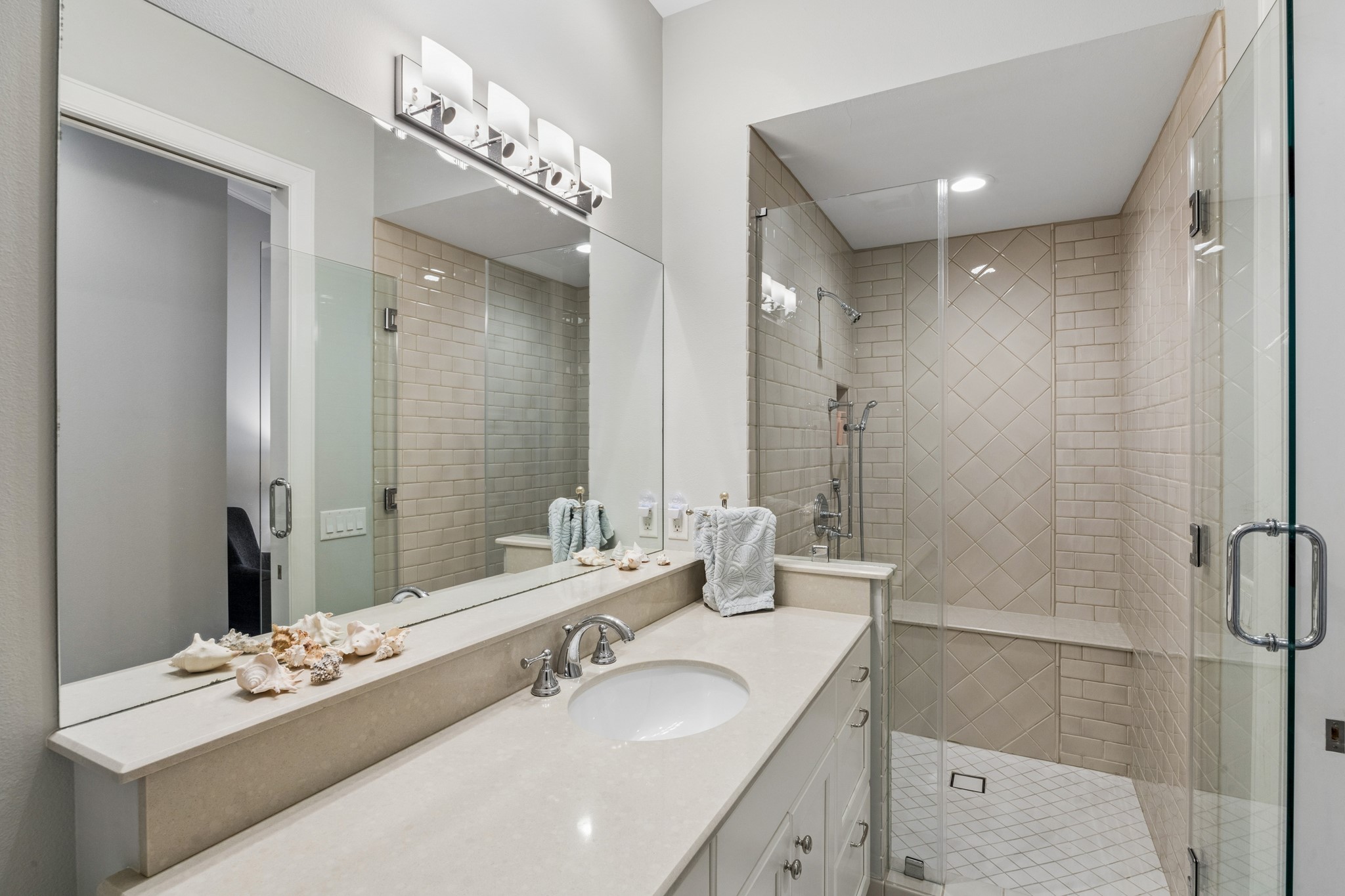 801 E Beach Drive Bc2606 Property Photo 29