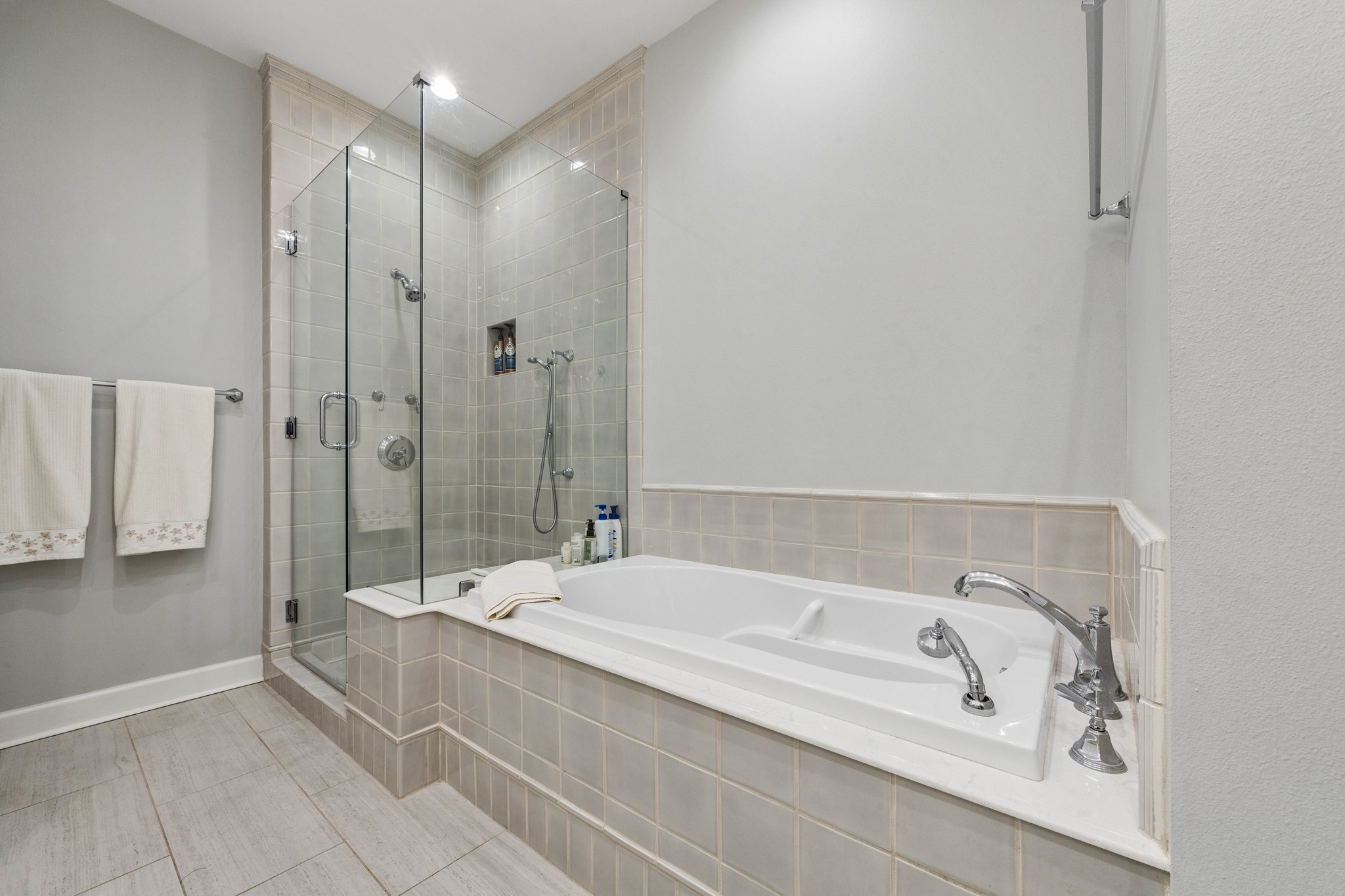 801 E Beach Drive Bc2606 Property Photo 35