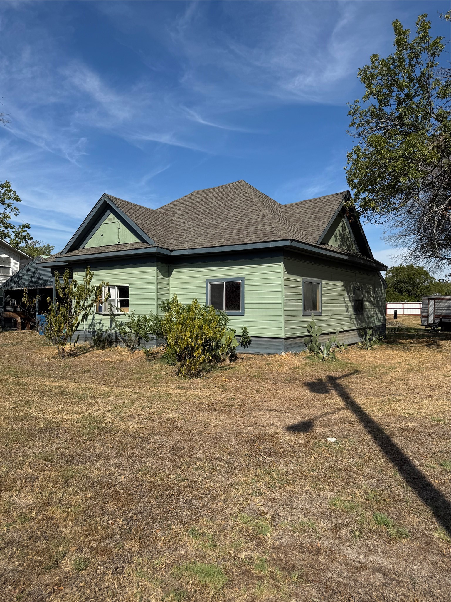 102 N 6th Street W Property Photo 3