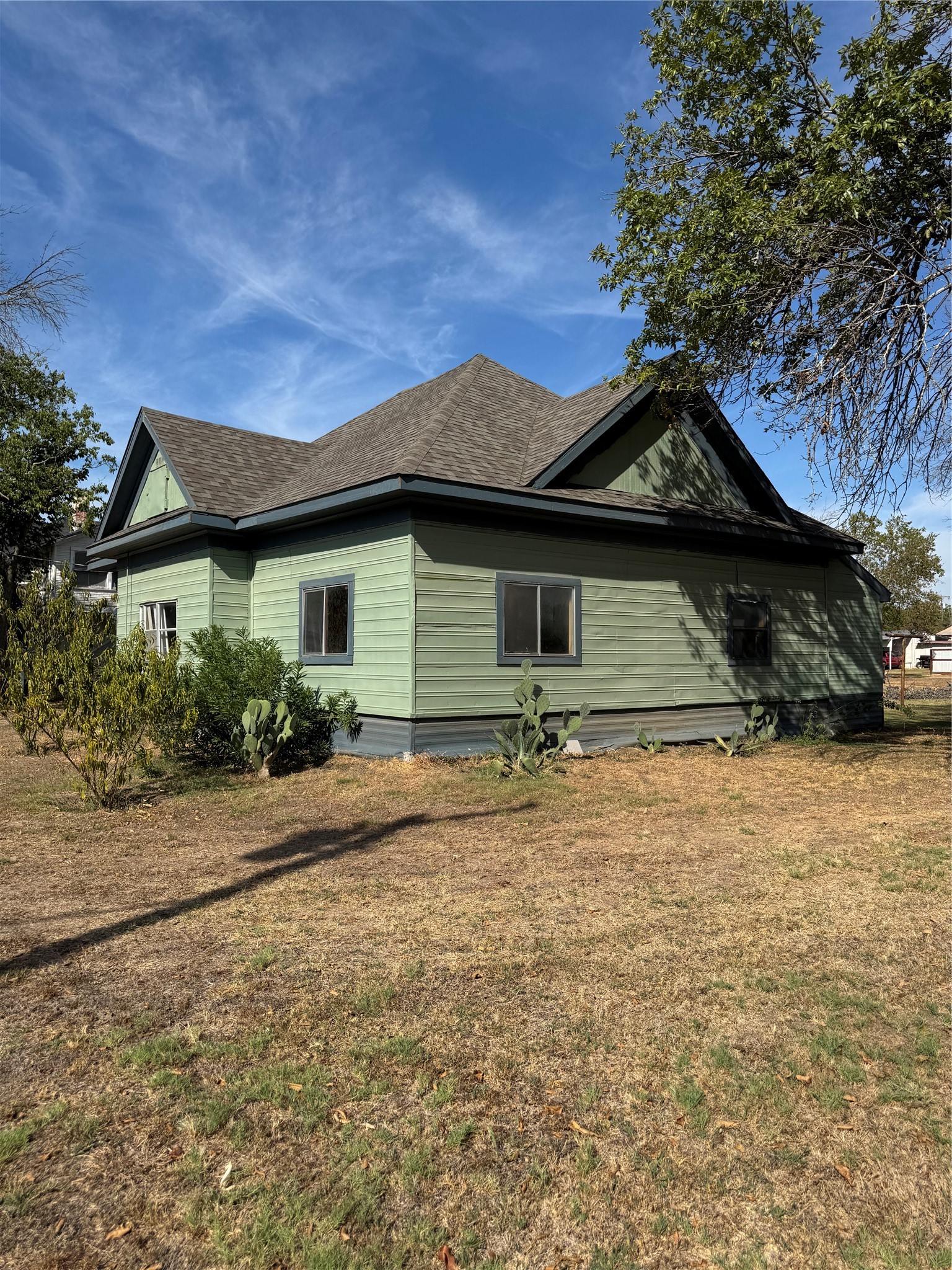 102 N 6th Street W Property Photo 4