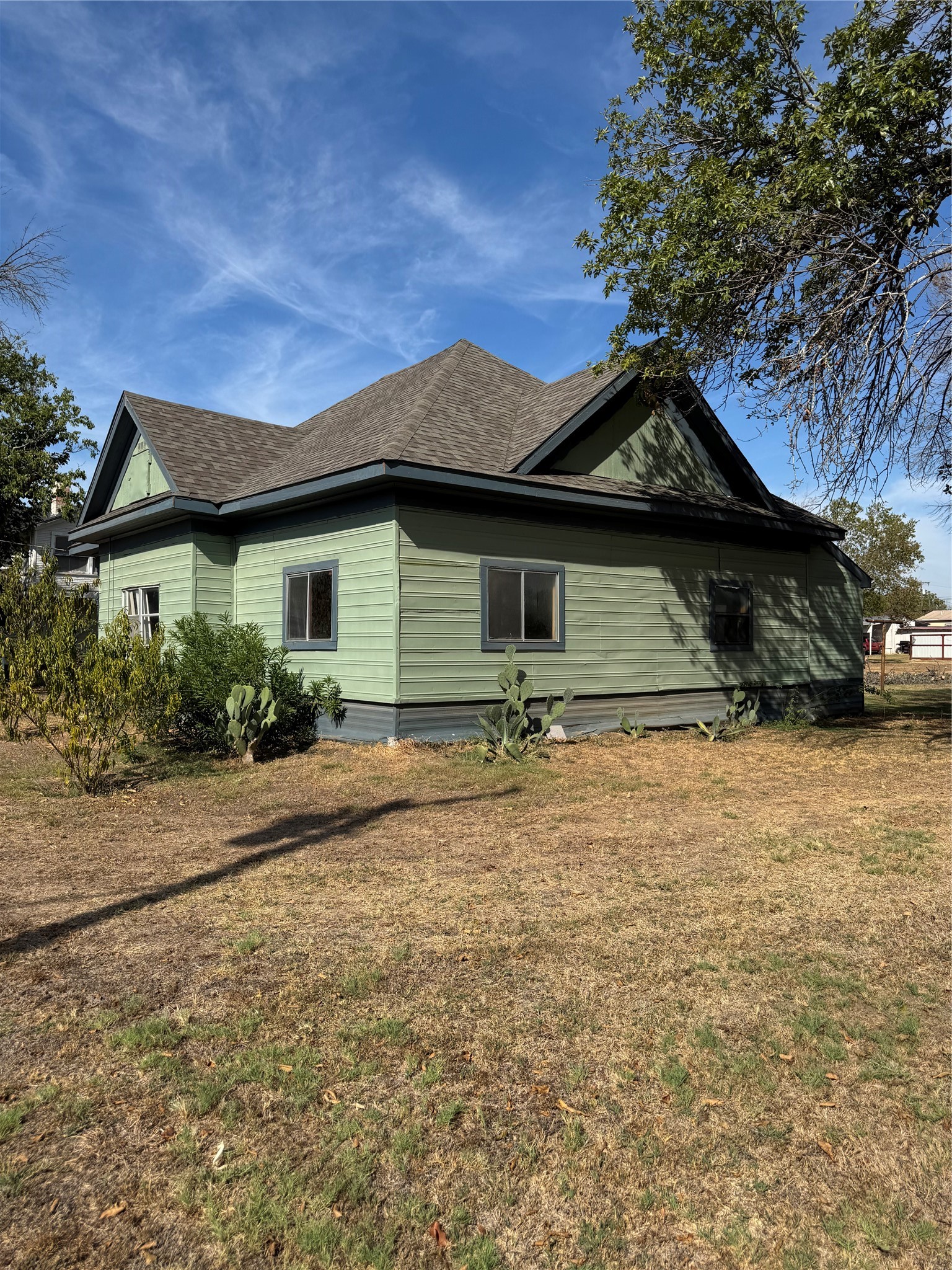 102 N 6th Street W Property Photo 5