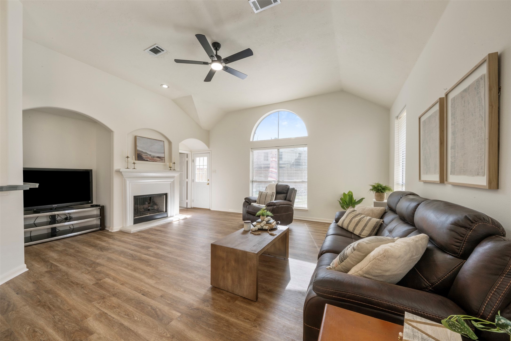 9211 Memorial Hills Drive Property Photo 3