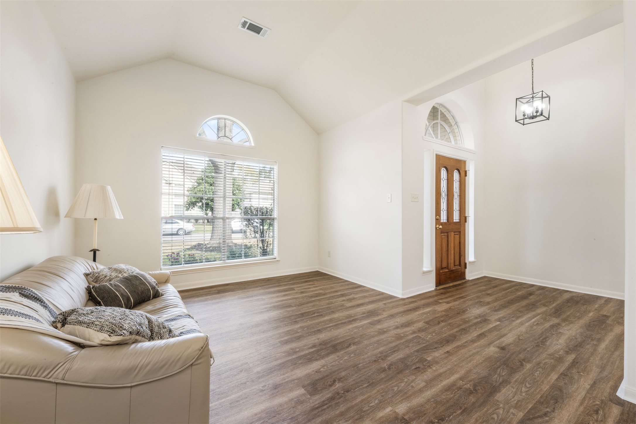9211 Memorial Hills Drive Property Photo 19