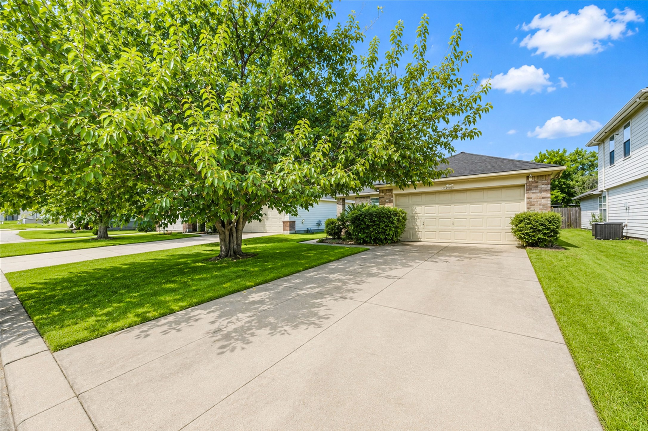 7602 Drifting Willow Court Property Photo 2