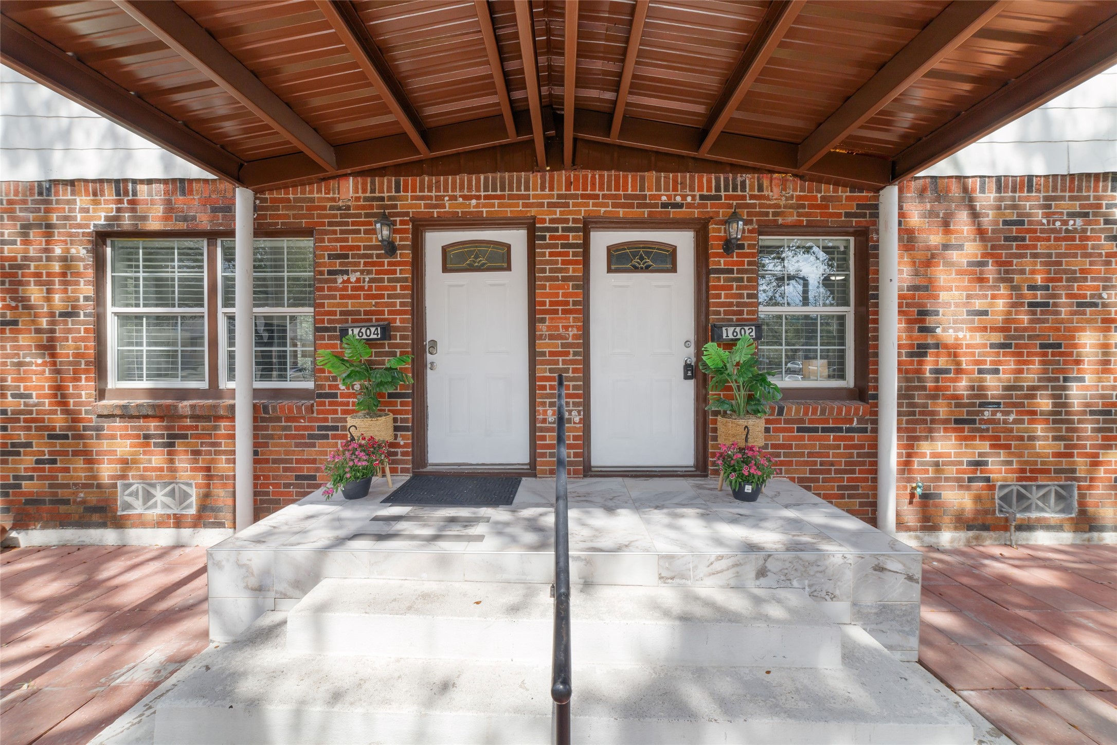 1604 W Alabama St Property Photo 3