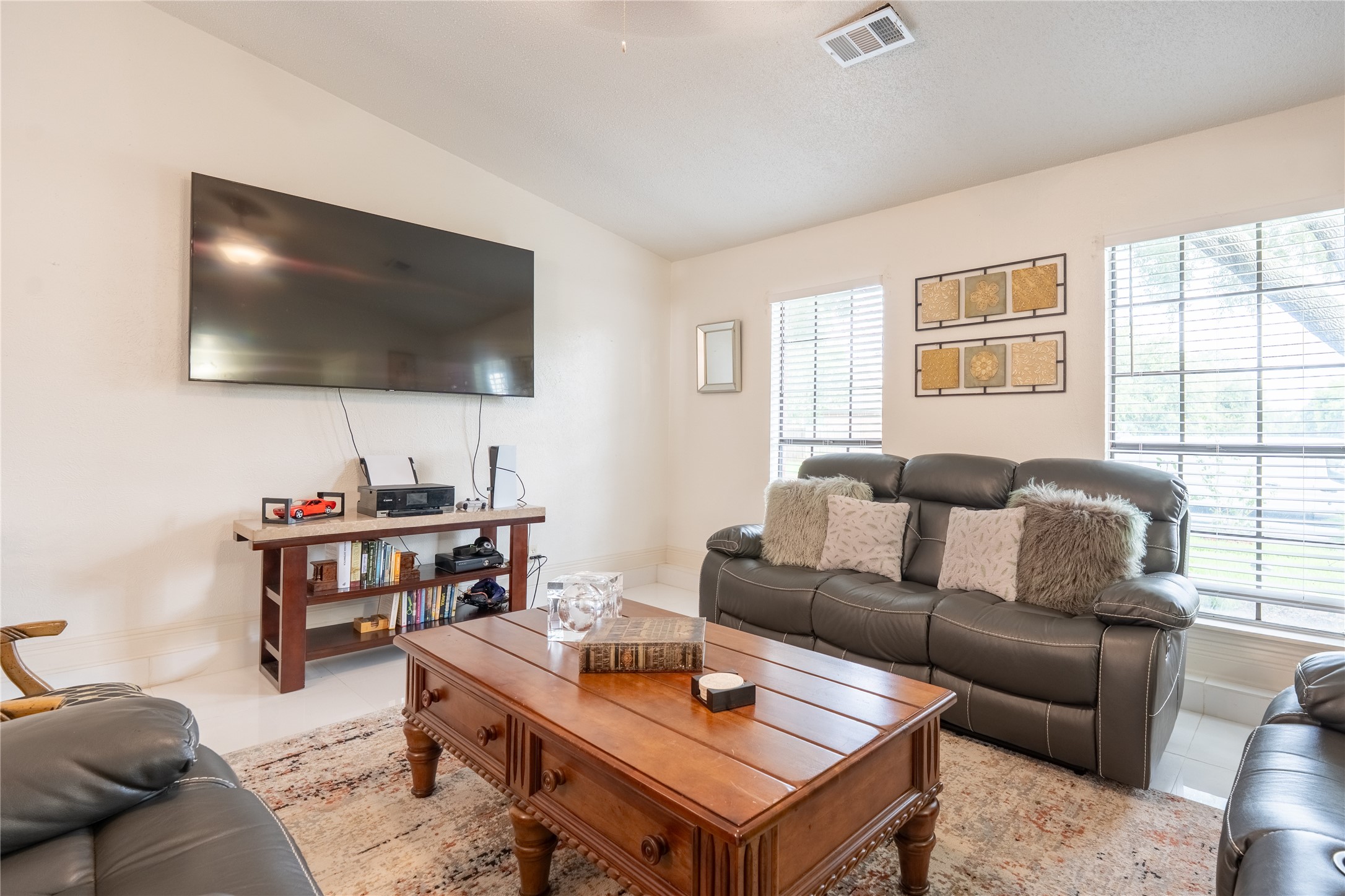 5518 Lerwick Dr Property Photo 4